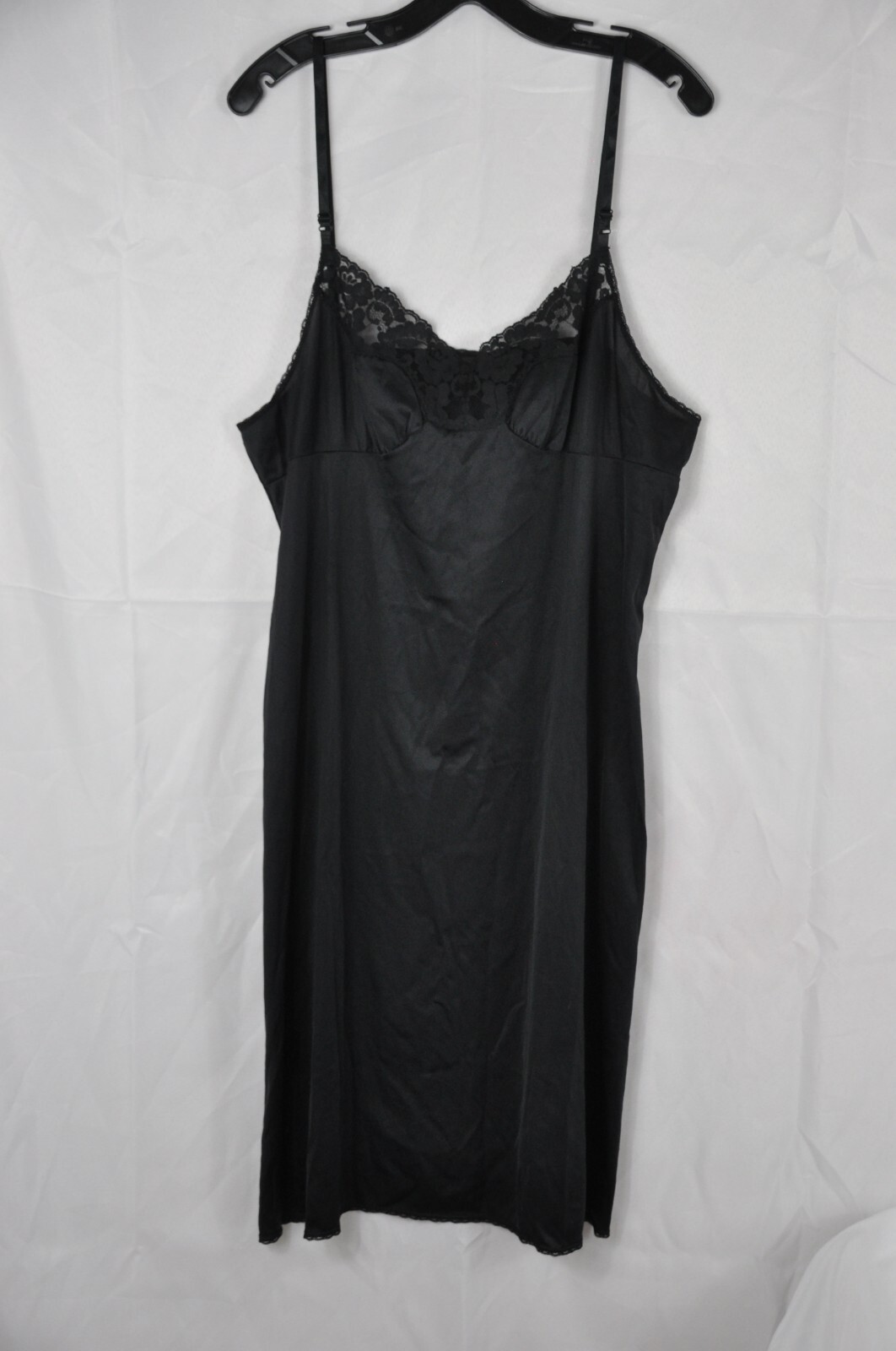 90s VASSARETTE Slip 100% Nylon Black Silky Floral Lace Bodice Slip Size 28″44/50