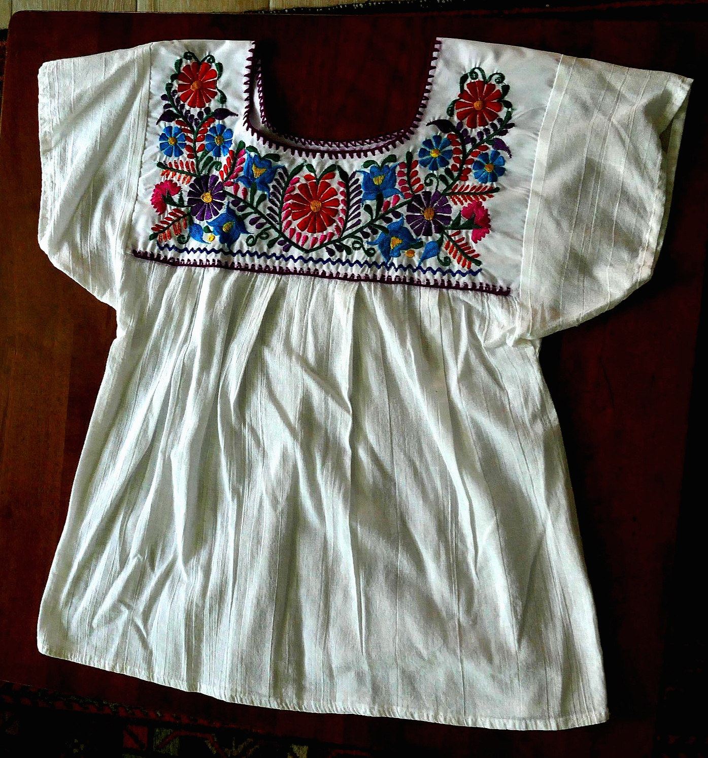 NEW White MEXICAN EMBROIDERED BLOUSE S Floral 70″s Hippie Boho Peasant SALE