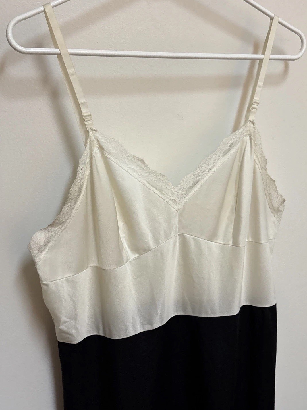 Vintage 1960s Sarah Smith Ivory and Black Full Slip Size 40 Anti-Satic Style 799