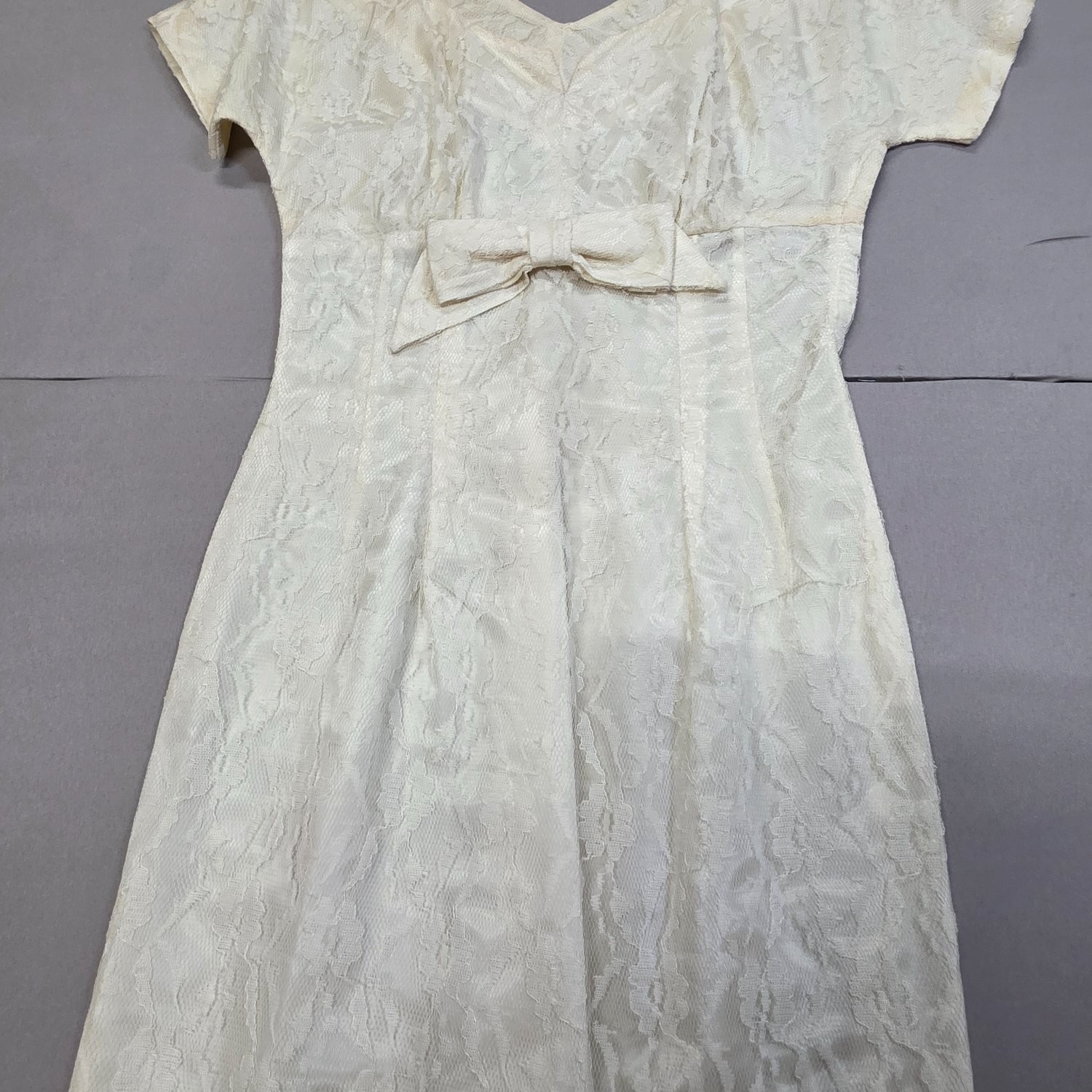 Vintage 50s Ivory Floral Lace Cocktail Dress Bow Waist Wiggle Sheath Mid Century