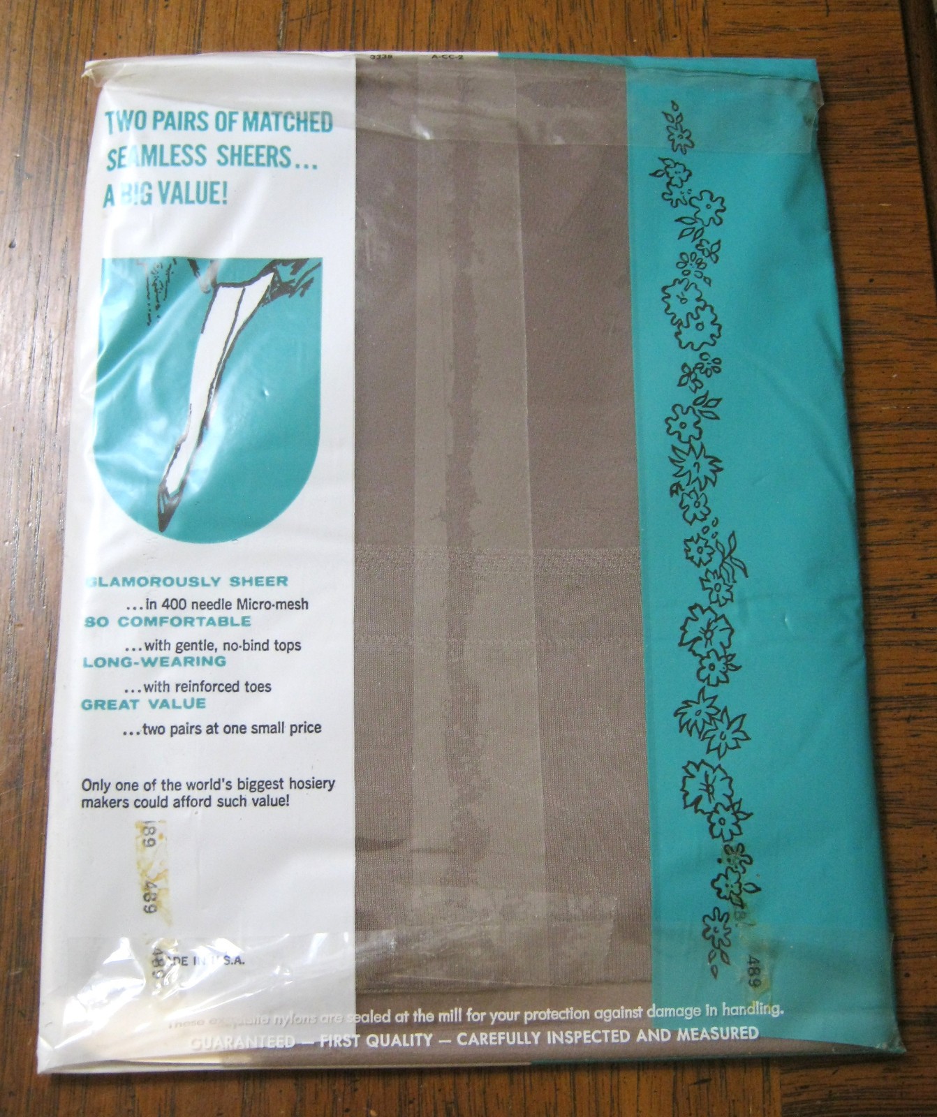 5 Pair NOS Vintage HANES Panty Hose & ADORABLE STOCKINGS Sz AB & 9 1/2-10