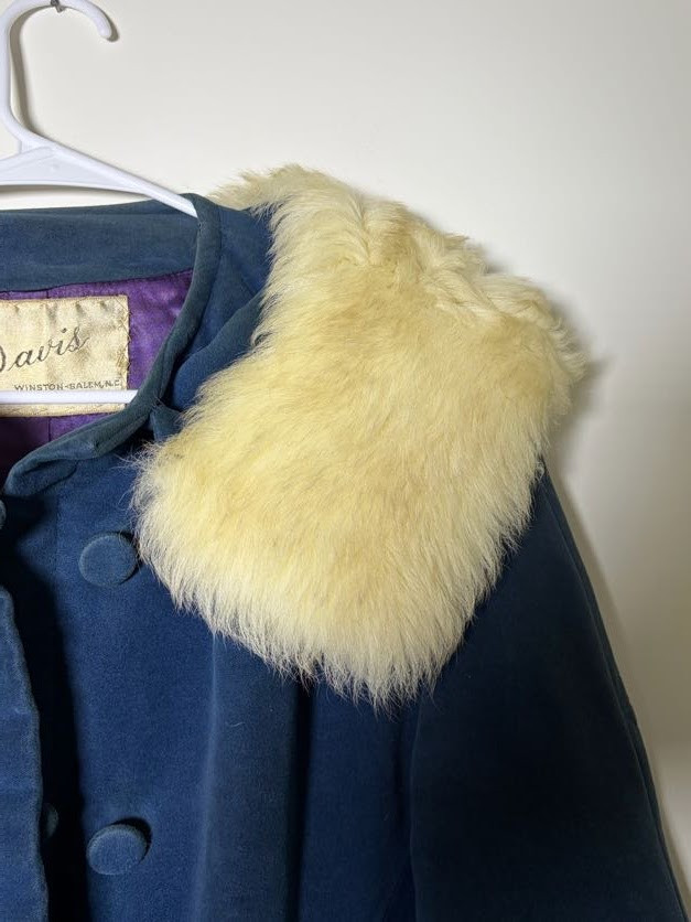 Vintage Country Pacer Women’s Coat Blue Coat, Fur, Buttons – Pre Owned