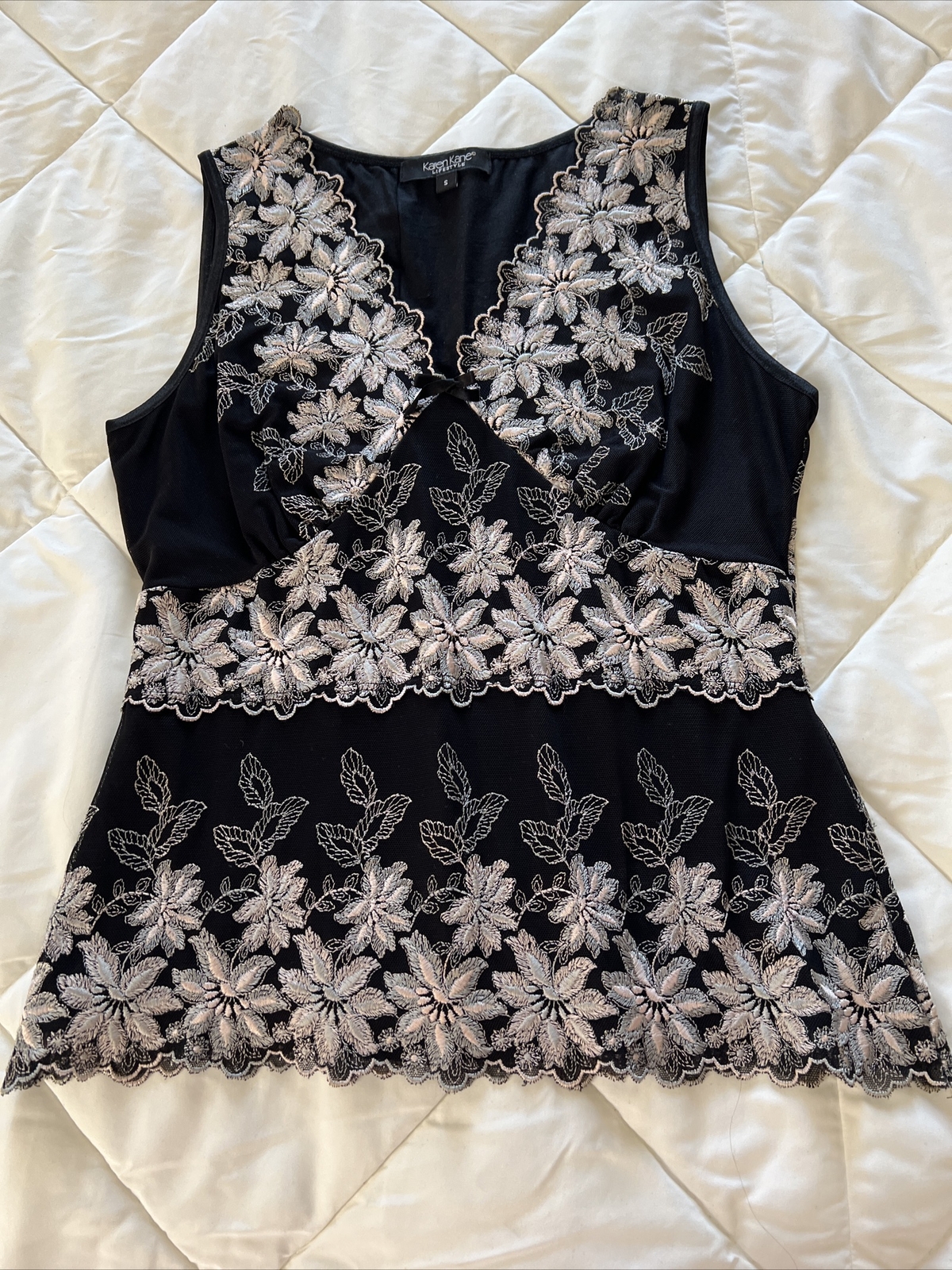 Vintage Karen Kane Slip On Black With Pink Florets Embroidery Short Top XS/S