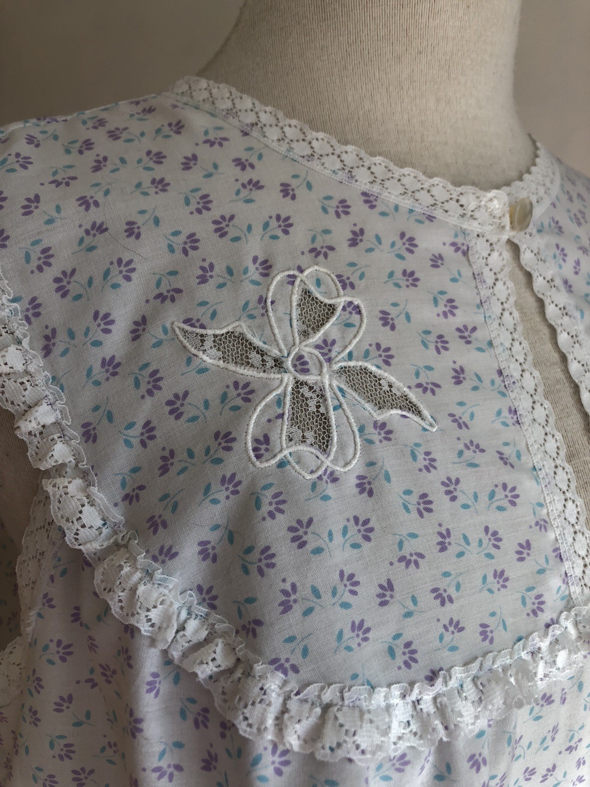 GORGEOUS VTG REGAL ROSE Purple Floral White Lace Soft Cotton Nightgown SZ M