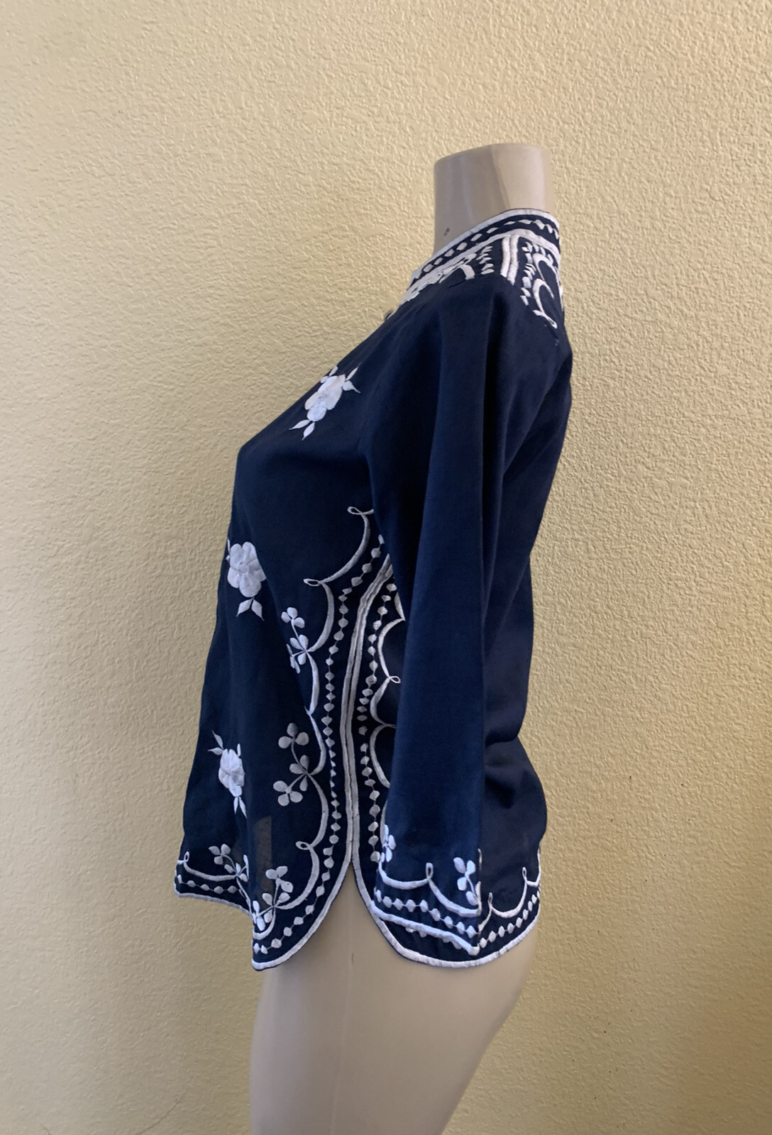 VTG Caro Of Honolulu Size ? Navy Blue & White Embroidered 3/4 Sleeve Tunic Top