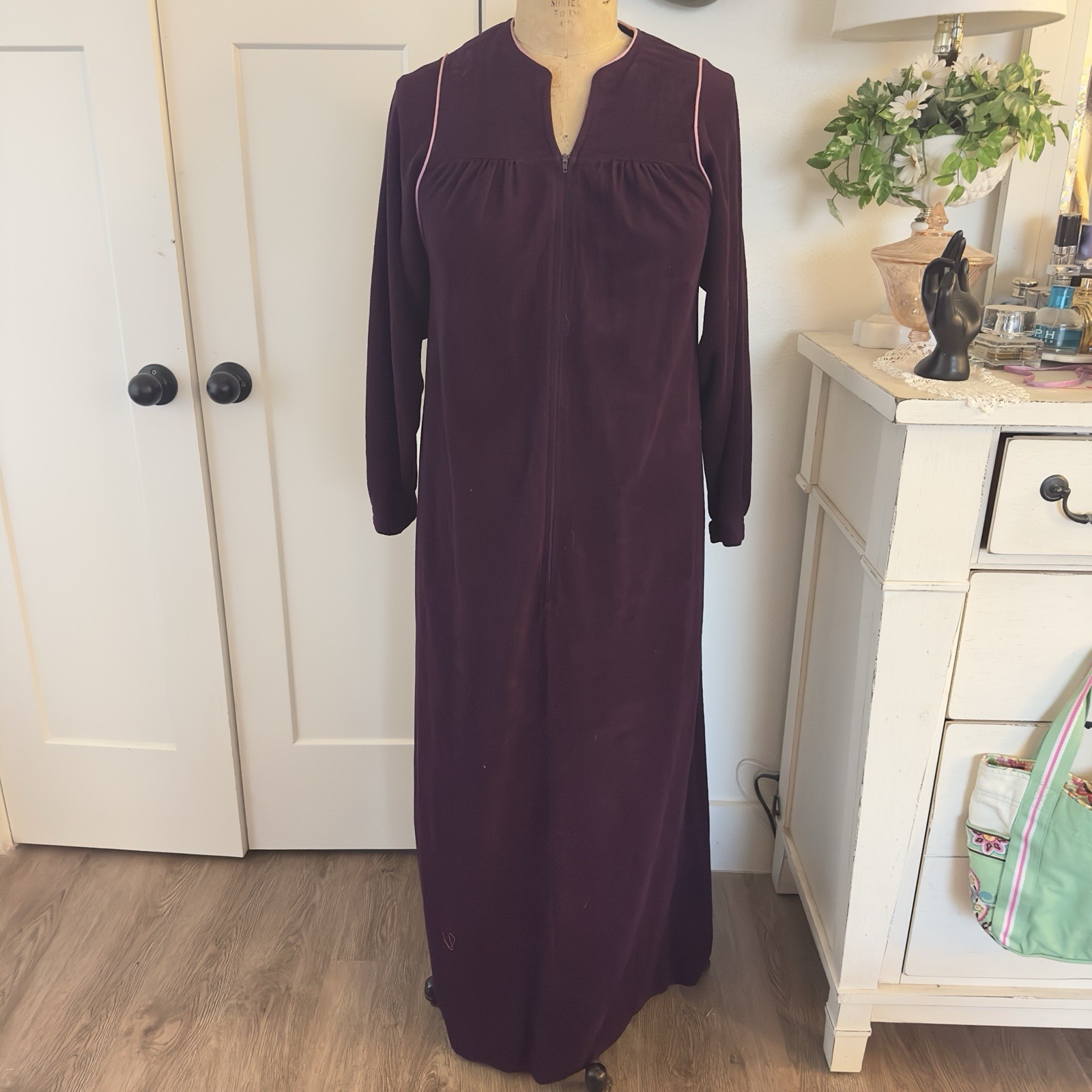 Vintage Tammy Lounge Wear Robe Housecoat Size M Purple Zip