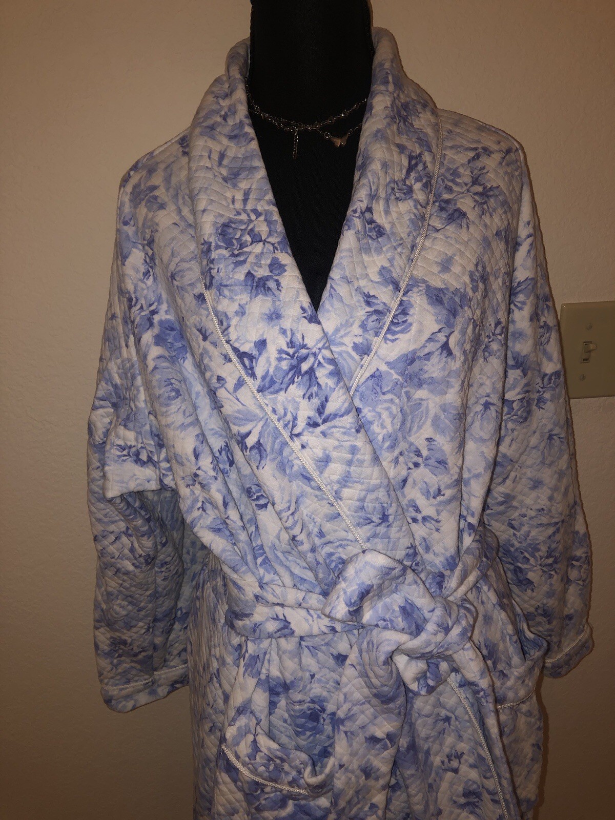 Eileen West Floral, Blue robe with pockets