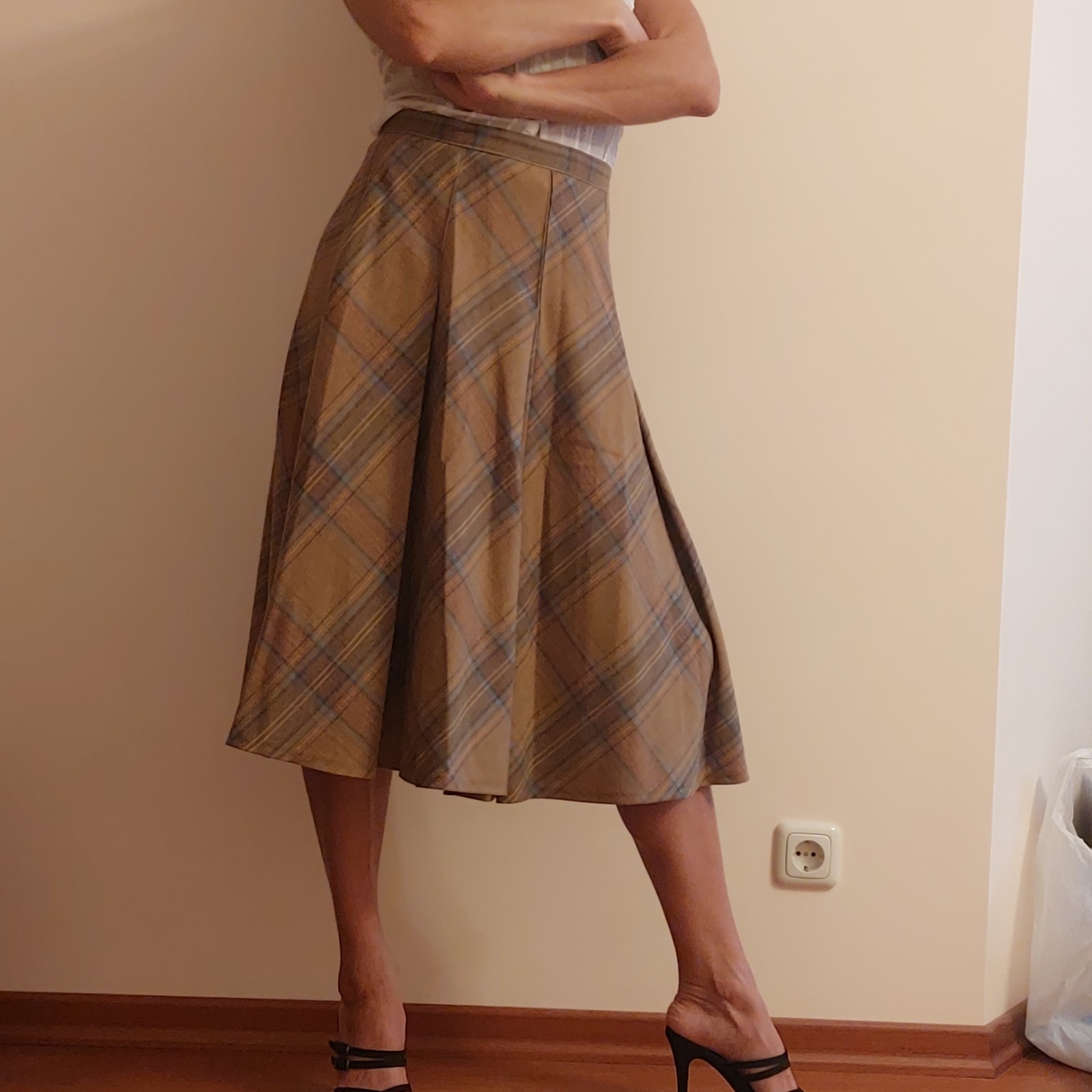 Vintage New All Season Beige Skirt 30% Viscose Size S (Made in GDR)