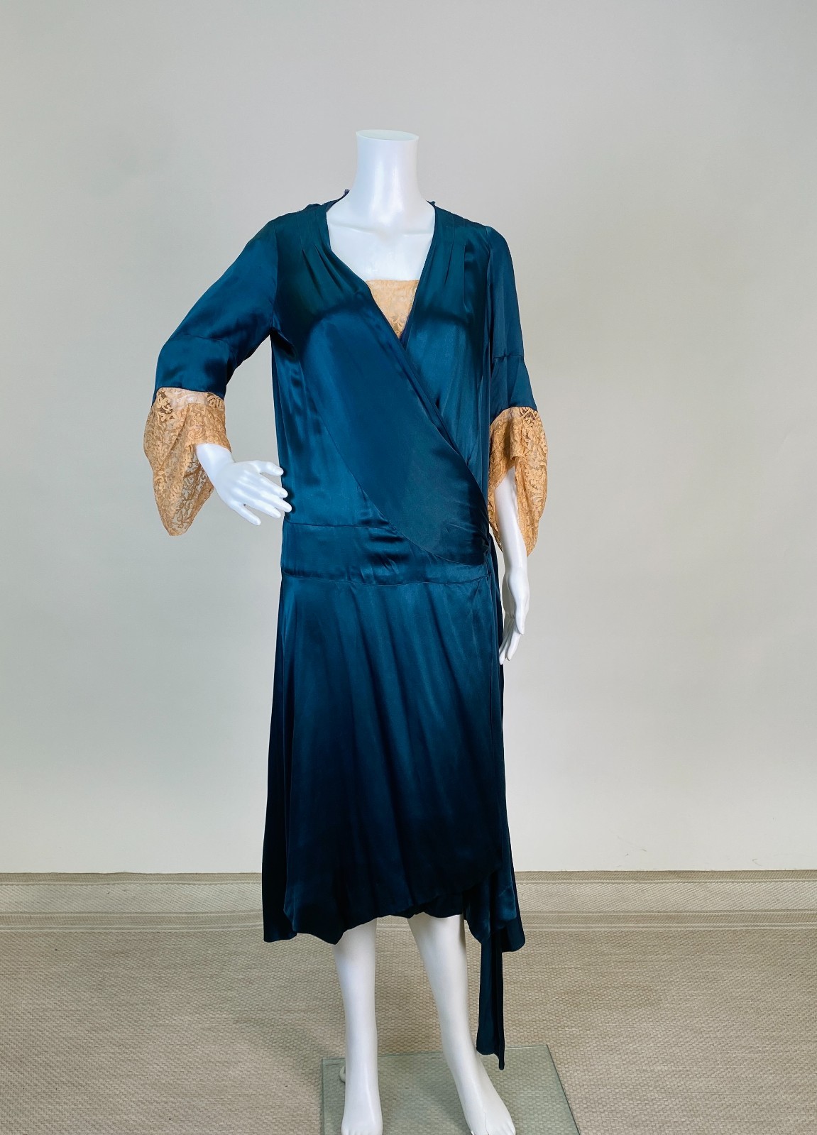 Antique Vintage Early 1920s Teal Blue Silk & Floral Lace Robe House Coat AS IS