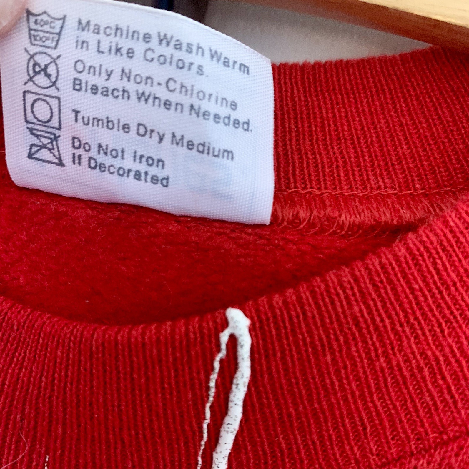 Vintage Valentine’s Day Red Sweatshirt with painted hearts gold paint spatter L