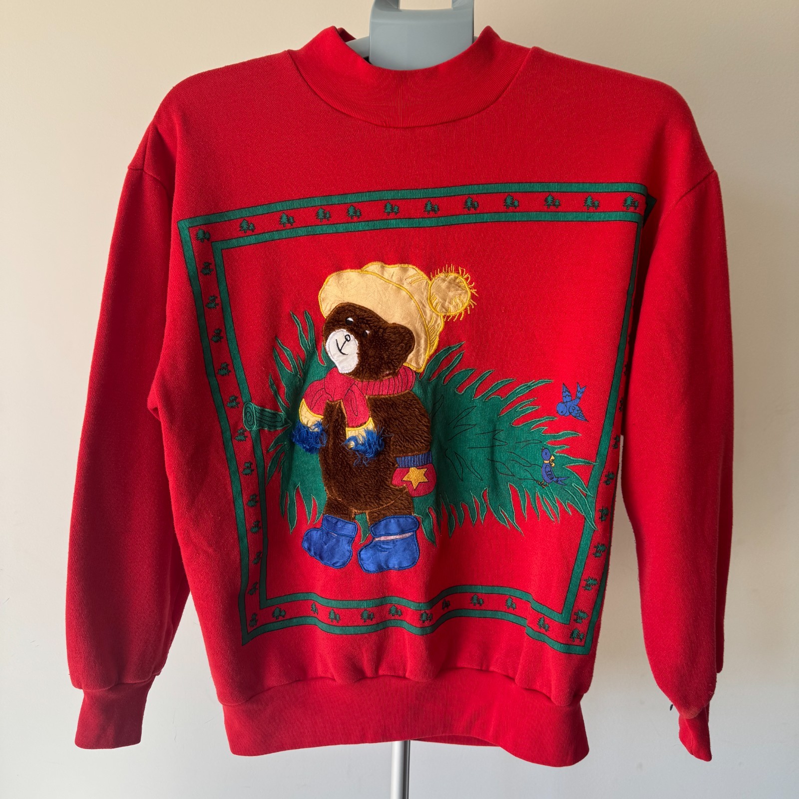 Vintage First Run Bear Sweatshirt M Red Applique 90s Cabin Cottagecore Woodland