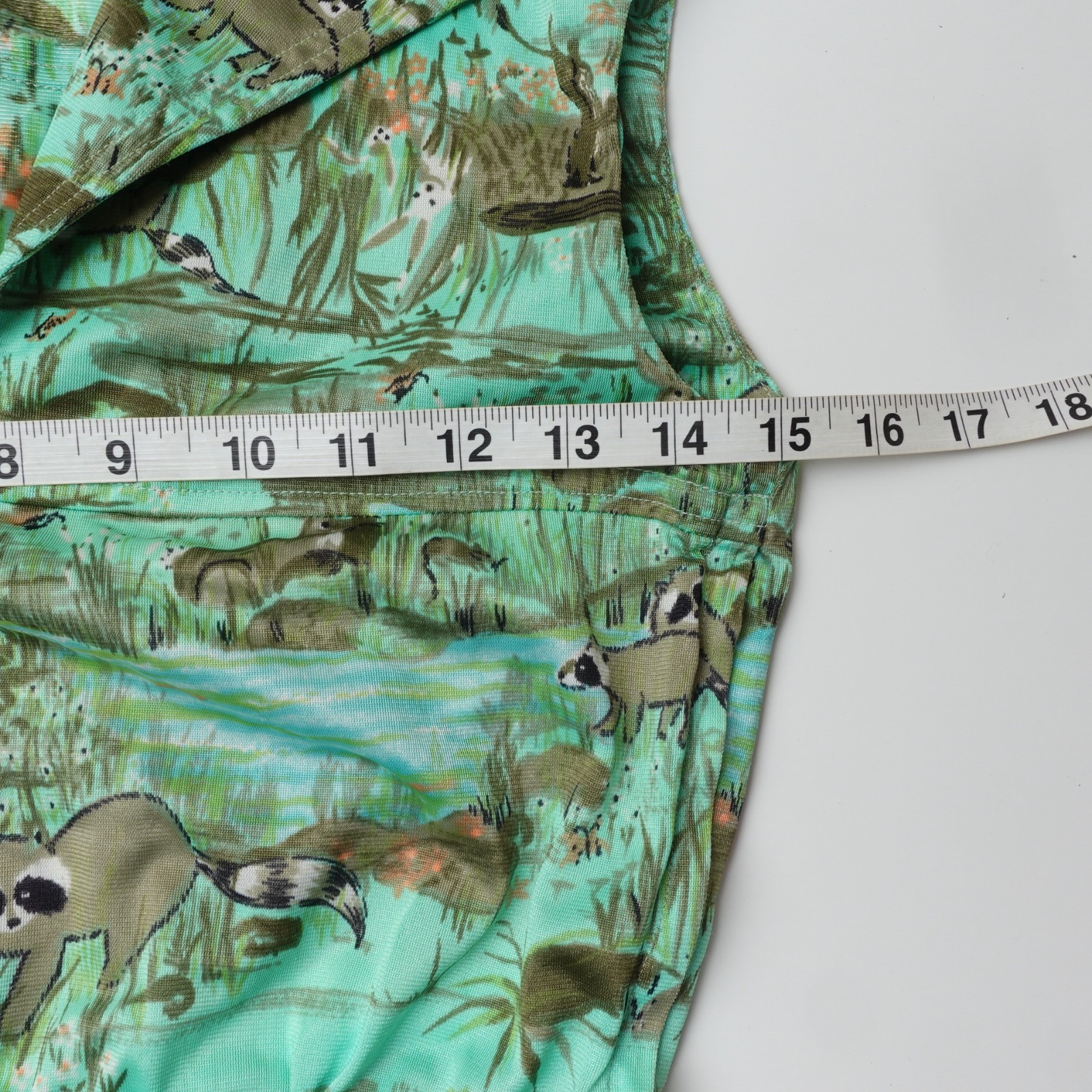 Vintage 1970s Women’s All Over Print XS Raccoon Crop Shirt Sleeveless Bunny 70s
