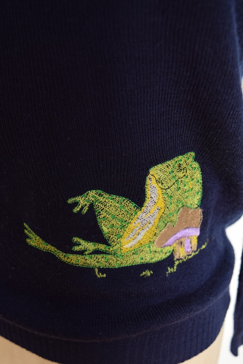 vintage 70s sweater navy embroidered FROGS Cyn Les Shirlee jumper top shirt M L