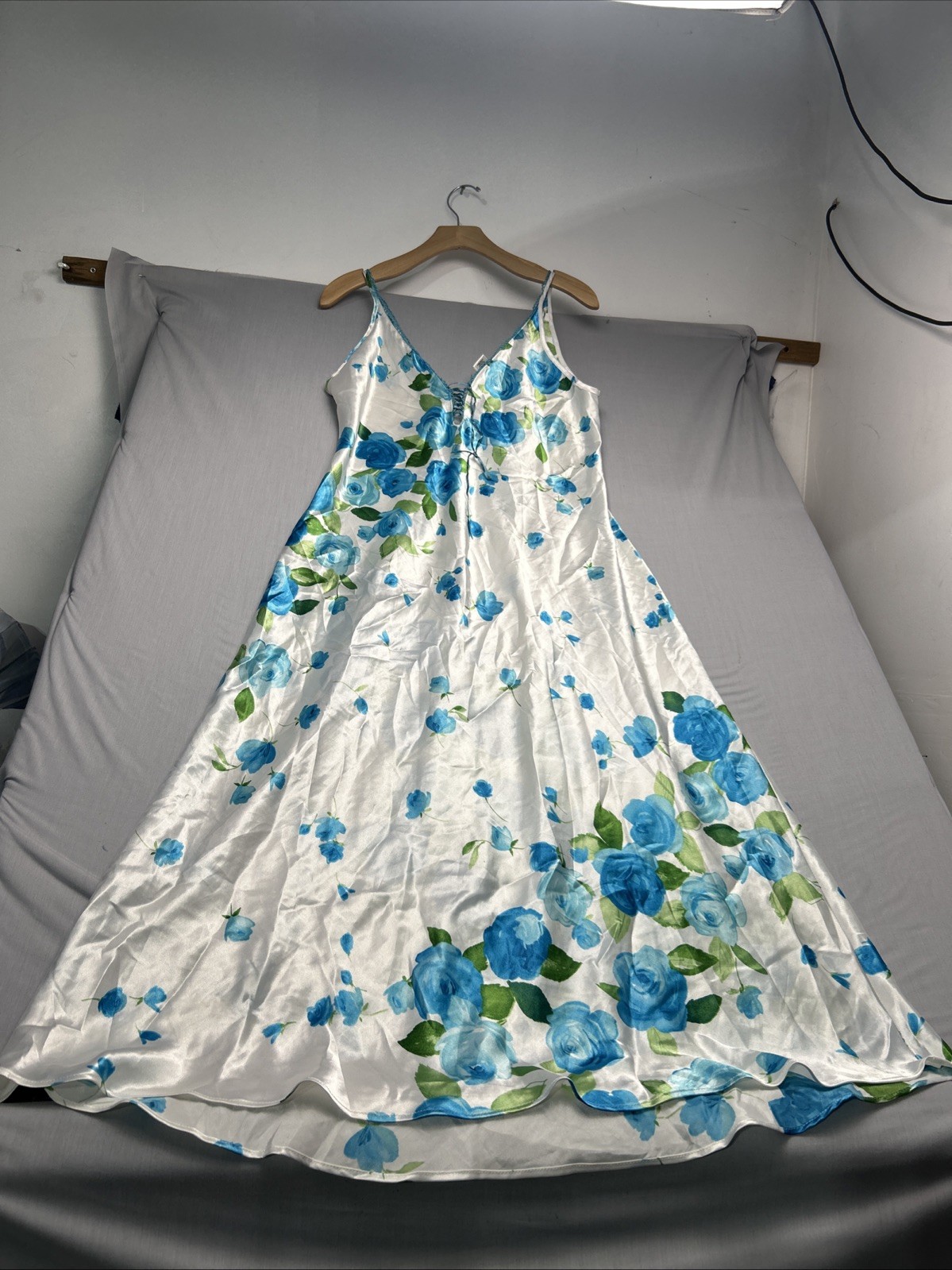 Vtg California Dynasty White Satin Blue Floral Nightgown Loungewear Women’s M