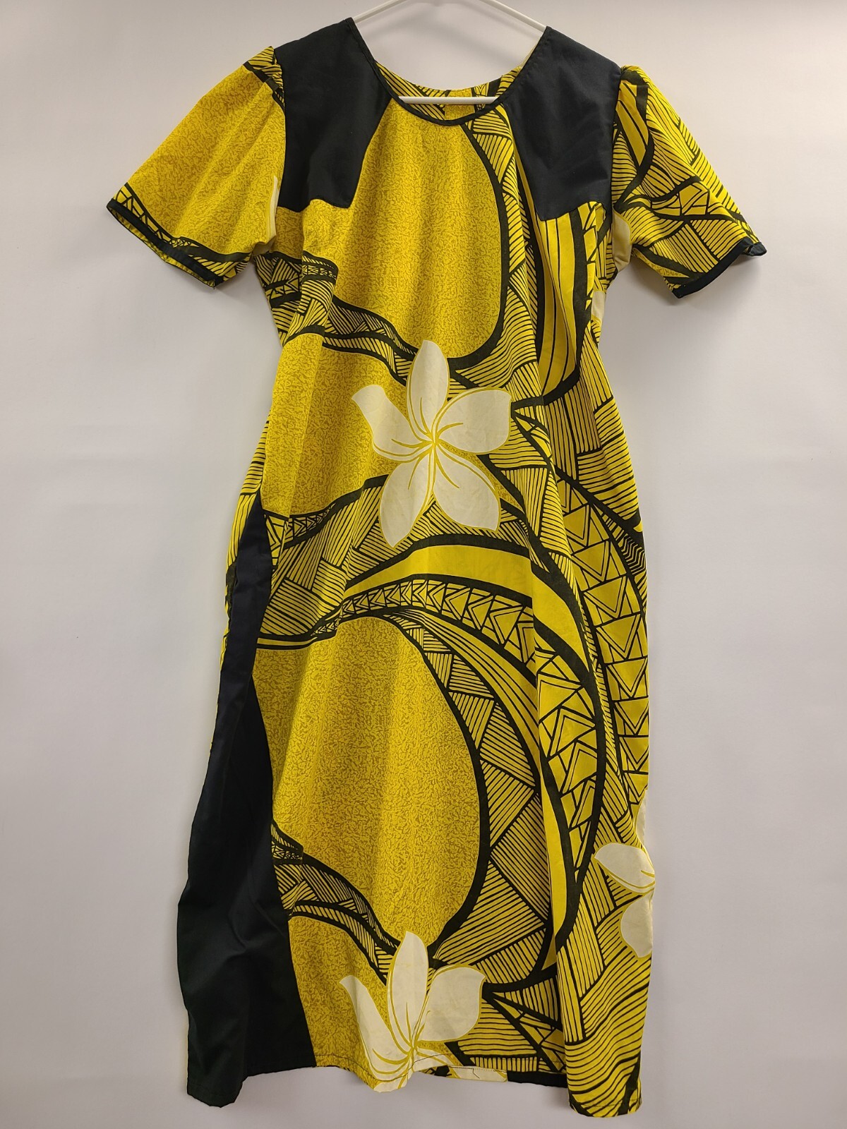 Hawaiian Dress Vintage Size L White and Green Midi Tribal Print Short Sleeve