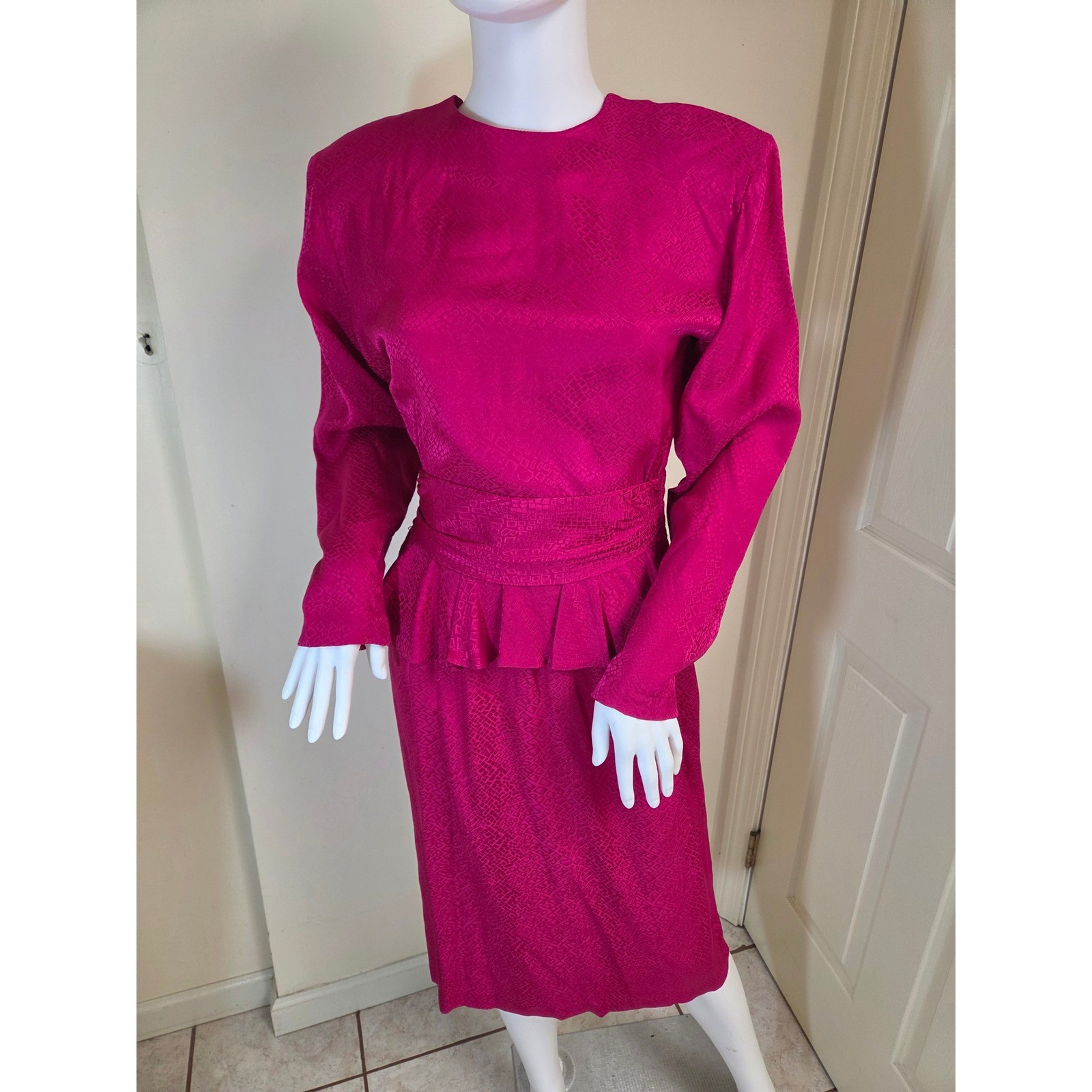 Argenti Vintage 100% Silk Fuchsia Pink Peplum Midi Dress Jacquard Pattern Size 4