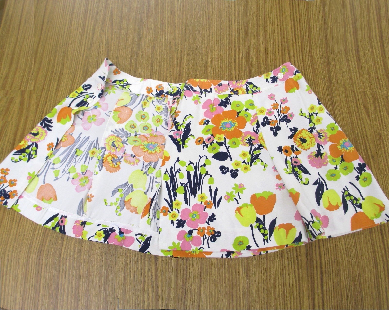 VTG Gino Paoli White Floral Skorts S Colorful Wrap Button Skirt 1970’s size 14