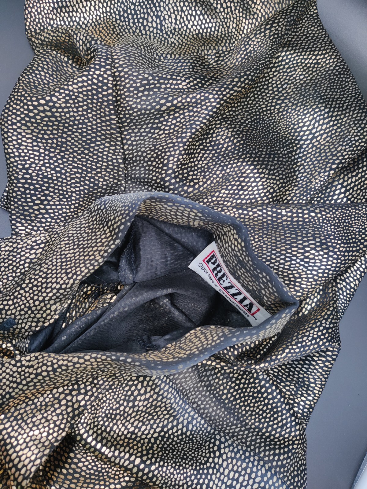 Vintage Gold Prezzia Sportwear Internazionale Retro Metal Large Button Blouse **