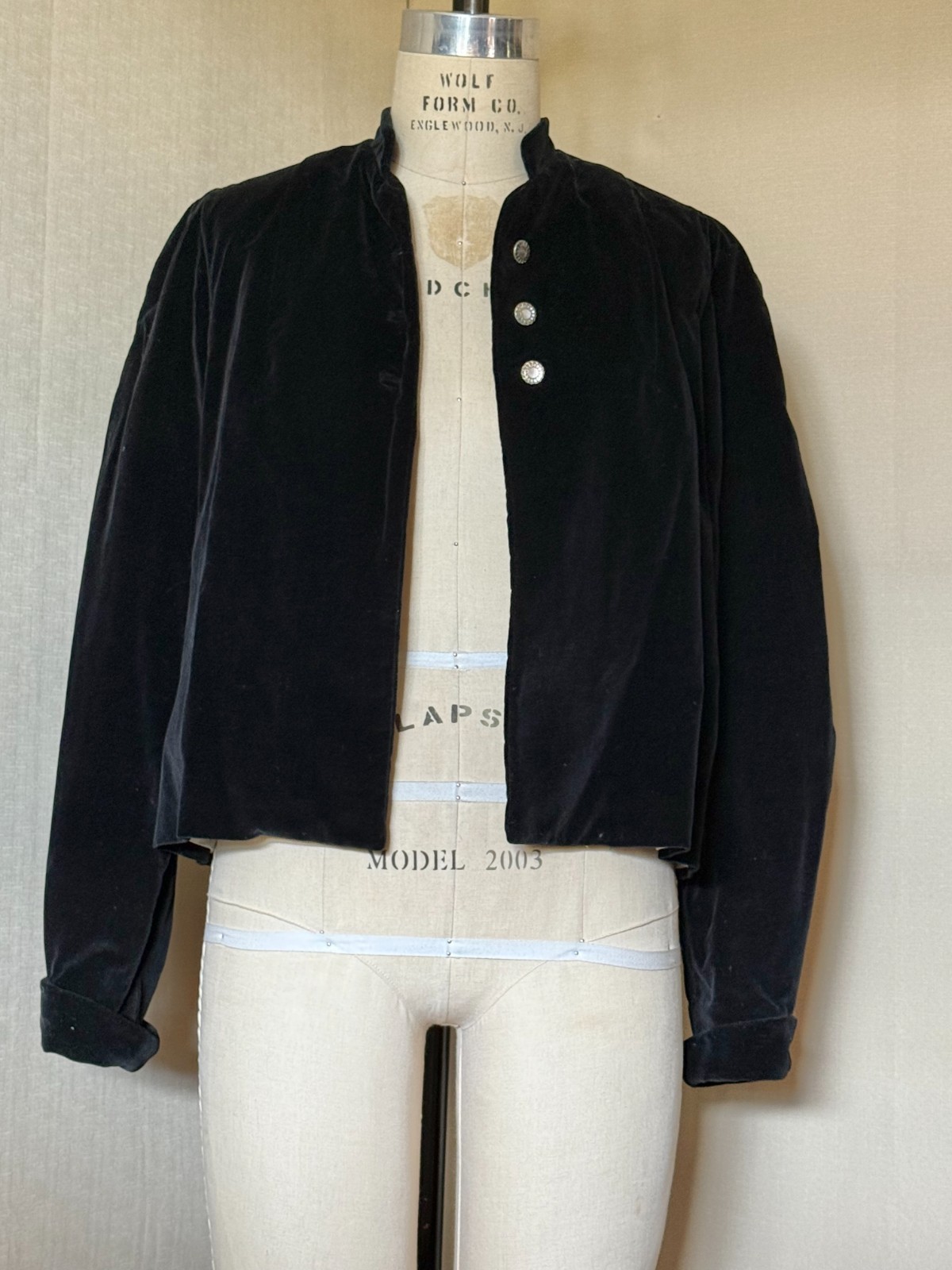 Vtg MCM 1940s /50s BLACK VELVET JACKET w/ WHITE SATIN LINING, CLASSIC TAILORED!!