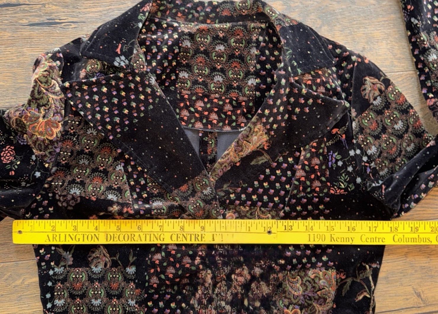Vintage 1970s Velvet Patchwork Floral Black Blazer Womens XS/S/M *SEE MEAS!