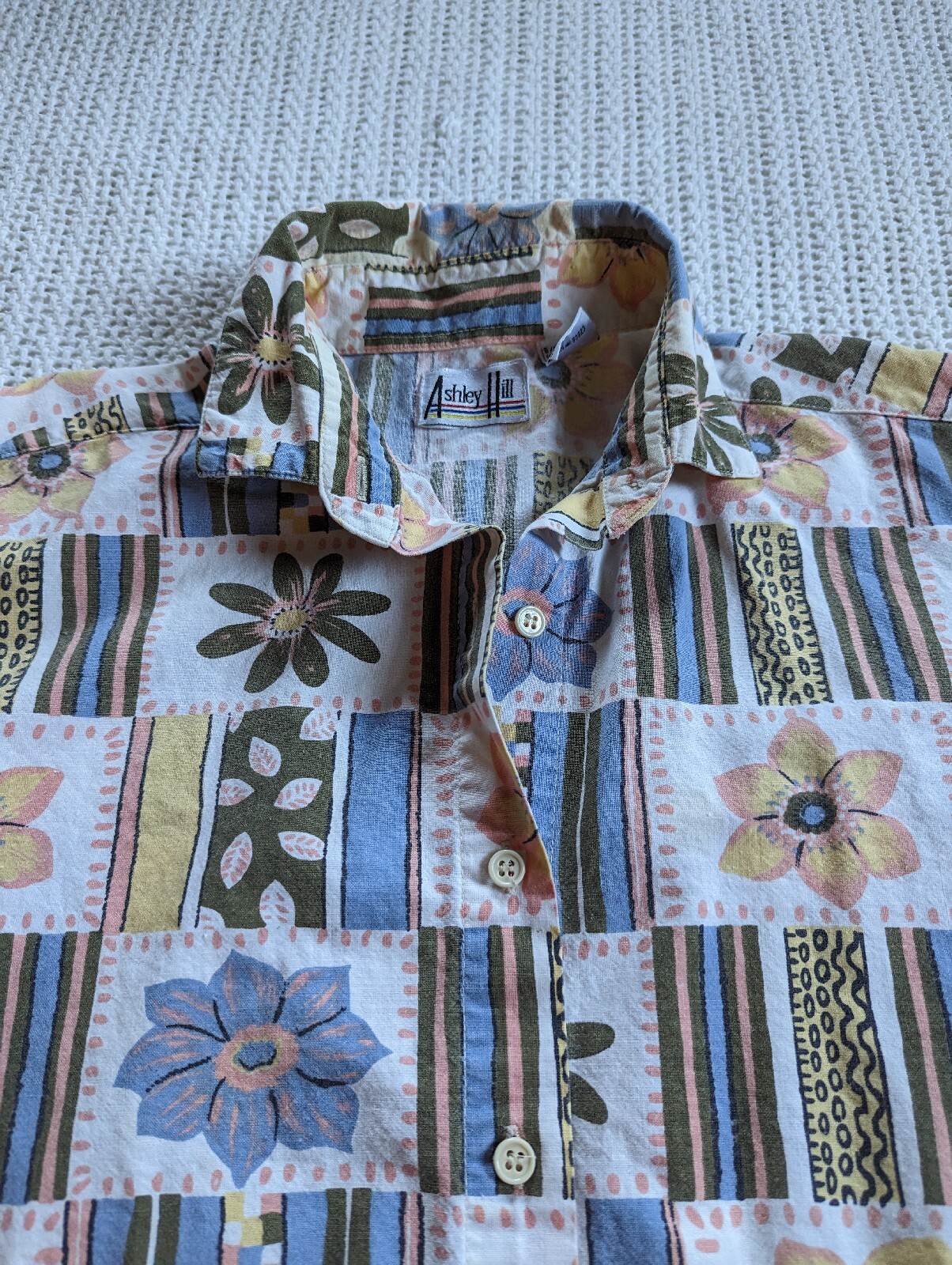 VTG Ashley Hill Short Sleeve Button Down Shirt Women’s Small Floral Patterned