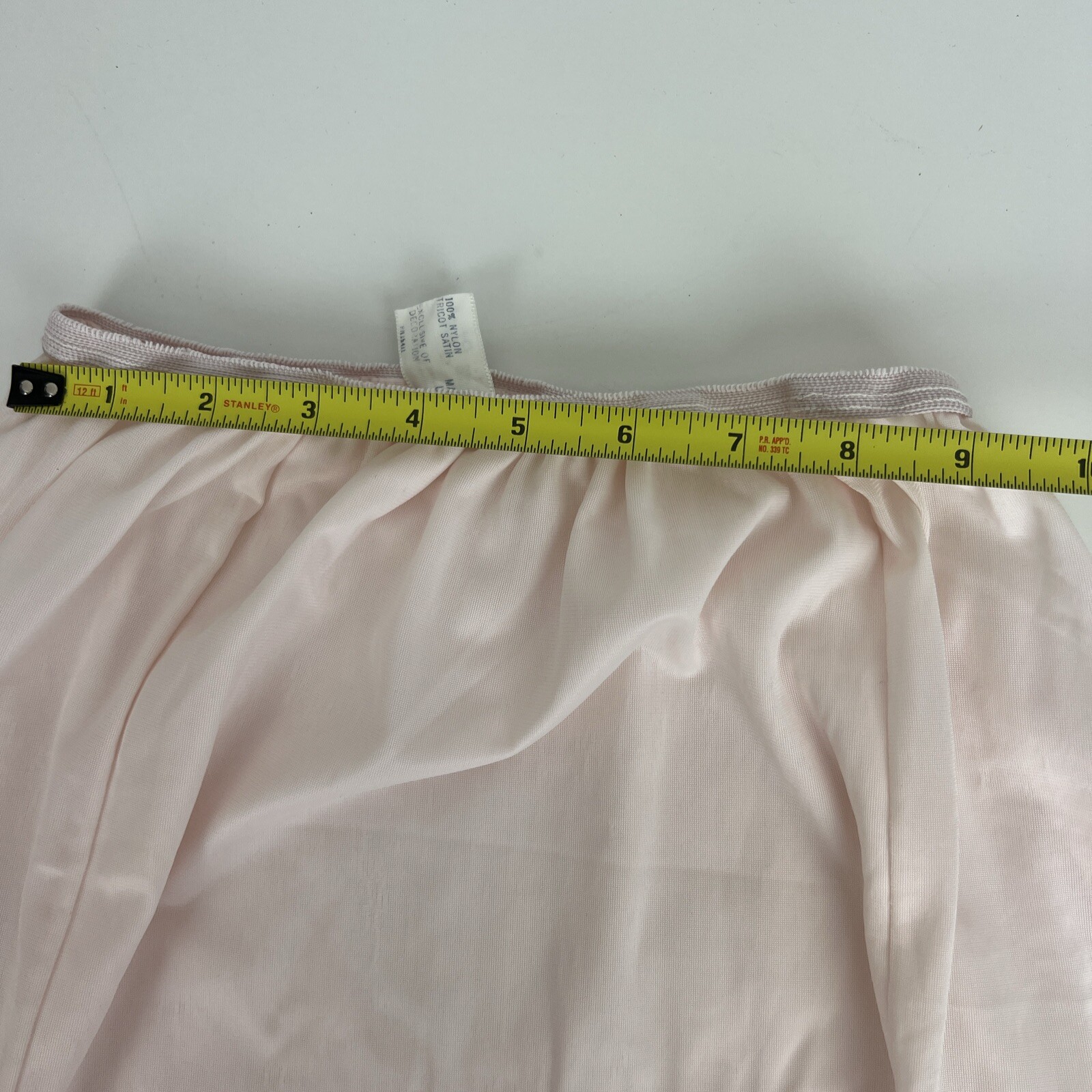 VINTAGE 1950s SILKY PINK NYLON TRICOT SLIP CHANTILLY LACE sz M MOVIE STAR