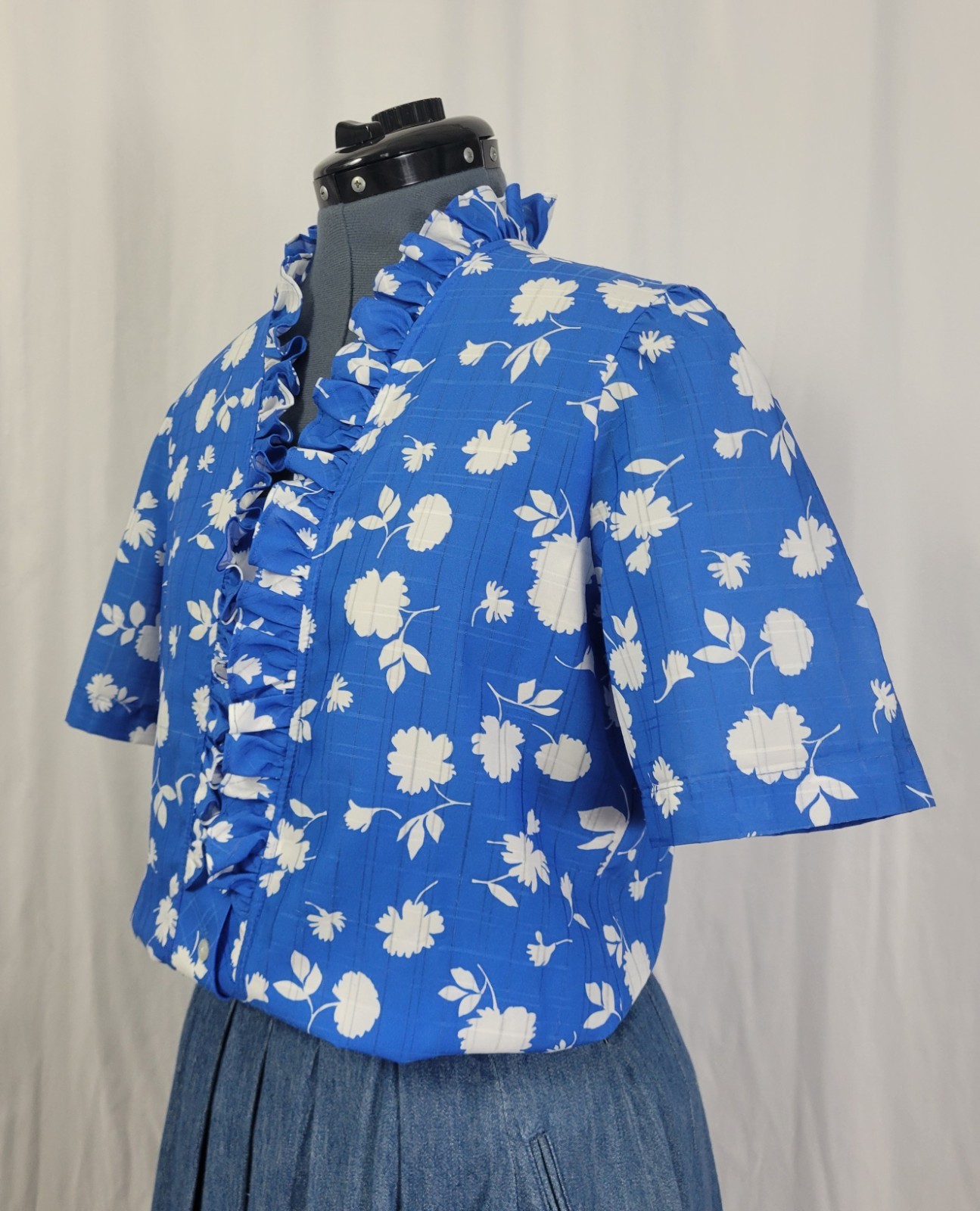 Vtg Jonquil Blue S/S Blouse w White Florals & Ruffled Collar/Button Down Size 12