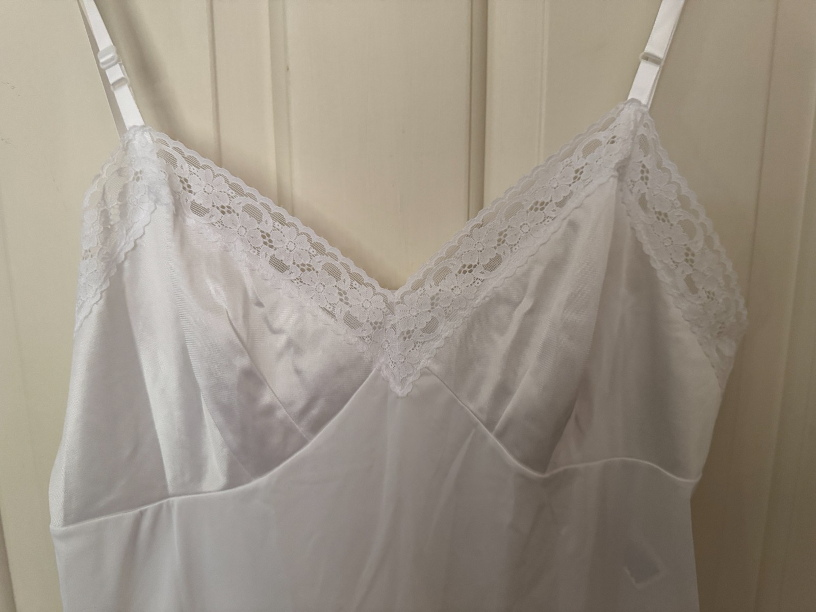 Women’s White Full Slip from Vanity Fair, Style 10-103 Size 38