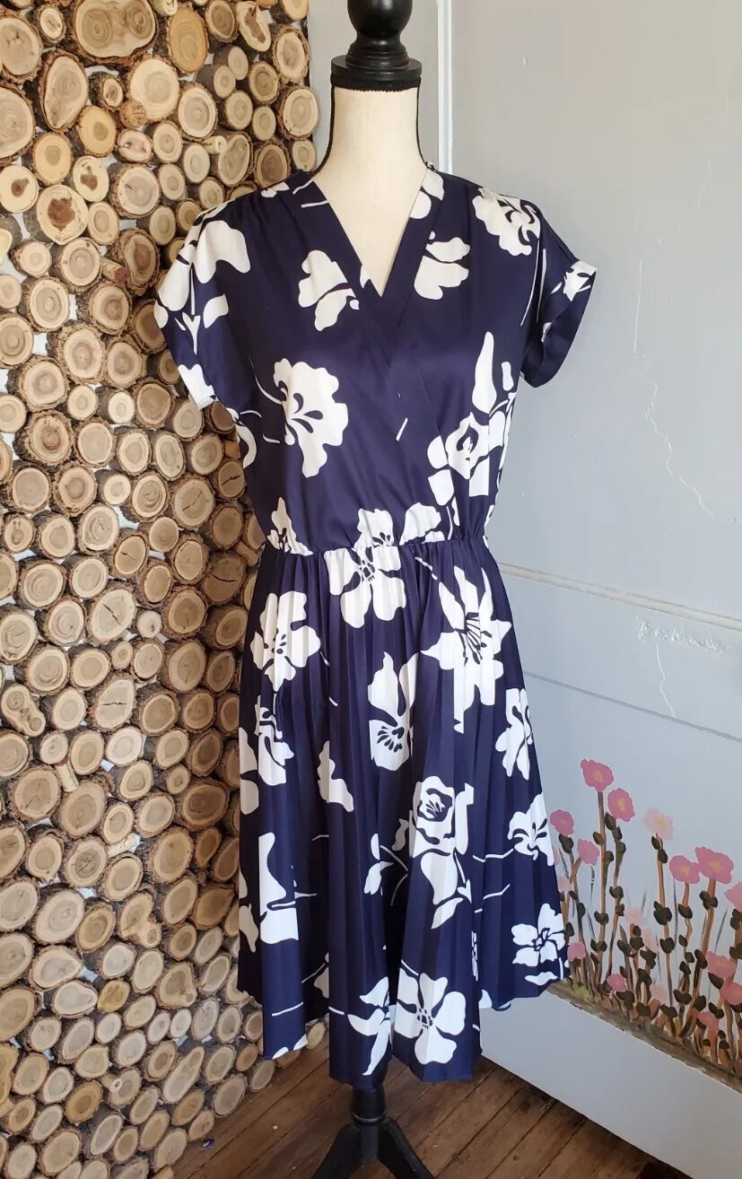 Tabby of California Vintage Retro Navy Blue Hawaiian Floral Pleated Dress 10