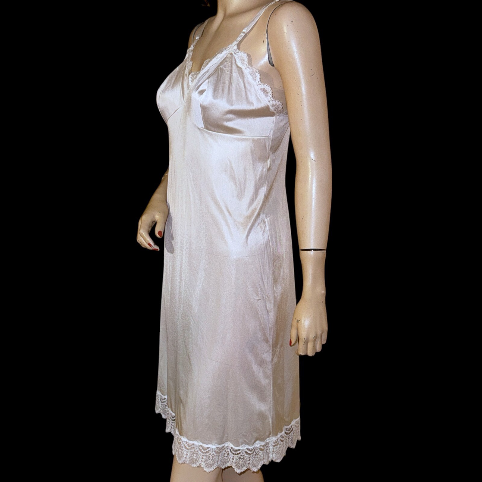 Vintage VANITY FAIR Ivory Lacy Nylon Full Slip Sz 34