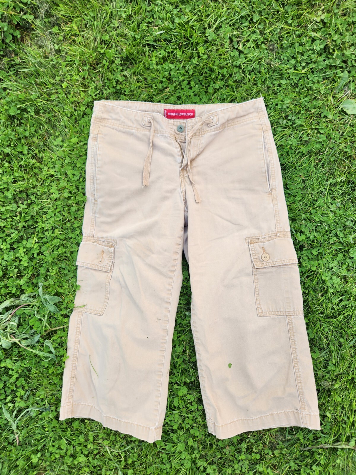 Vintage Levis Nouveau Low Slouch Capri Pants Beige Size Small Misses Red Tab