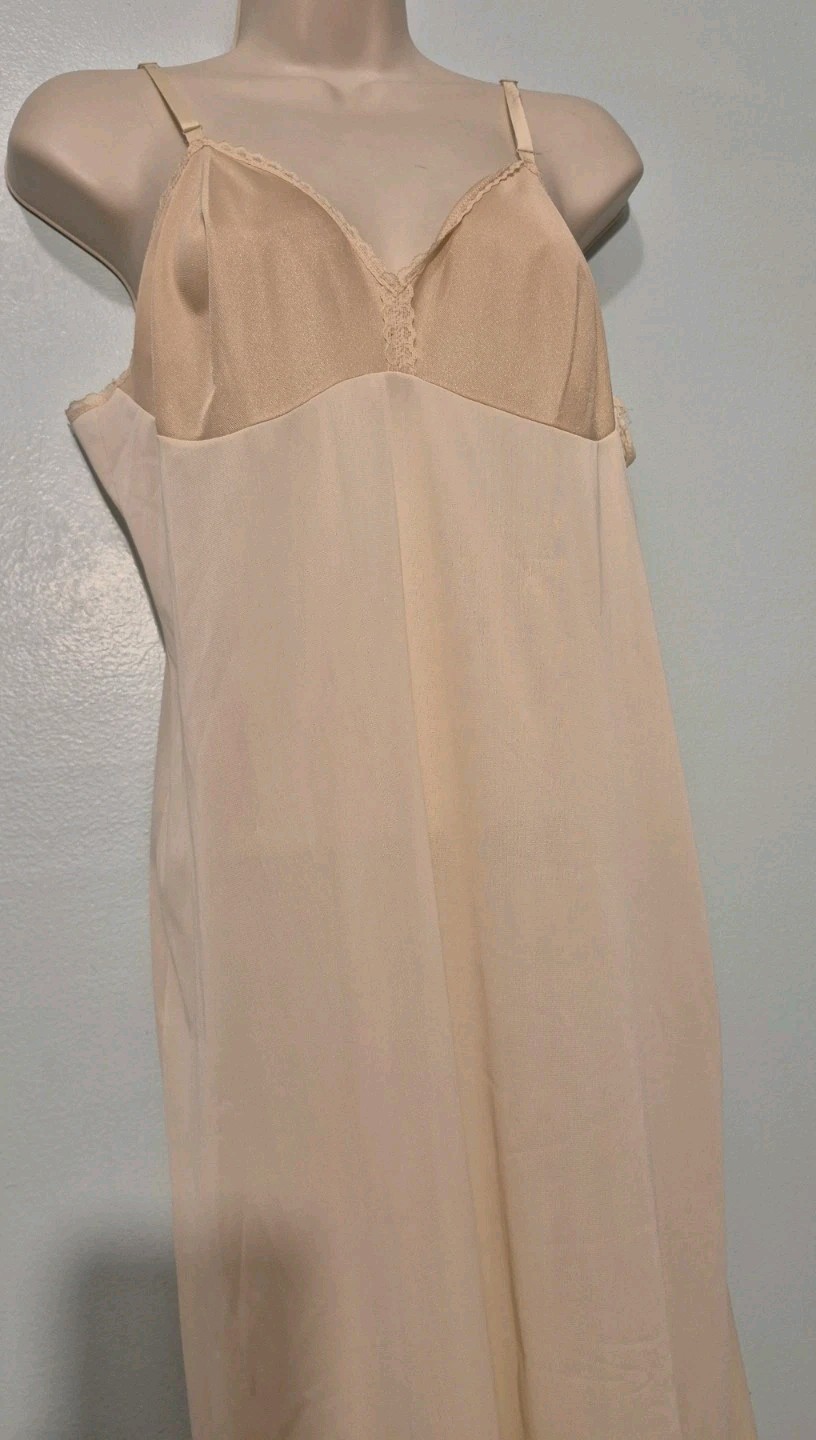 Vtg 70s Vanity Fair Full Slip Dress 38 L Beige Cream Lace Antron Nylon…