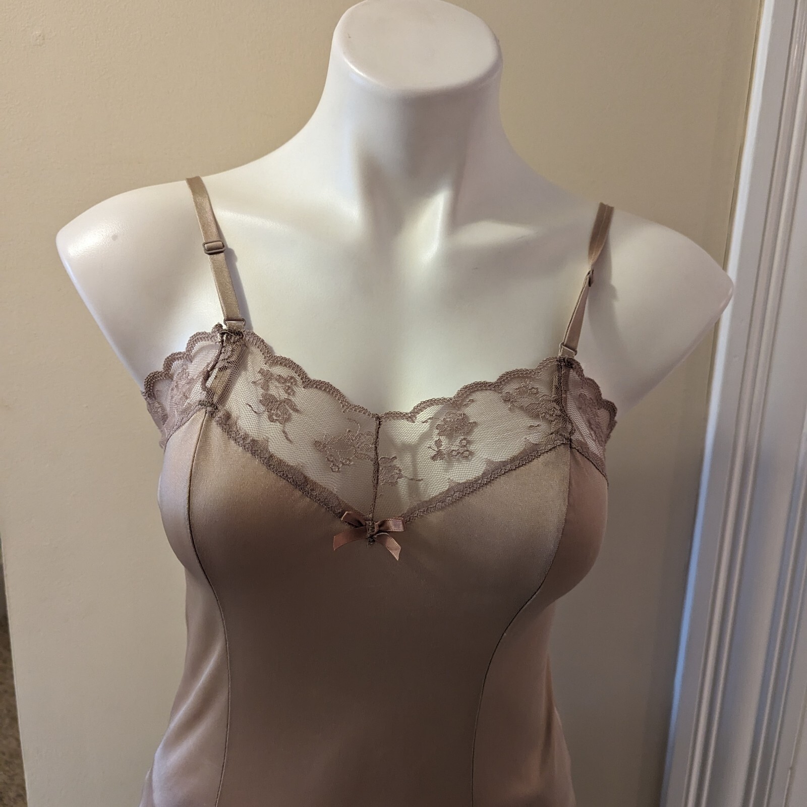 Vintage Taryn Alexander tan camisole with lace trim Union Made size xs