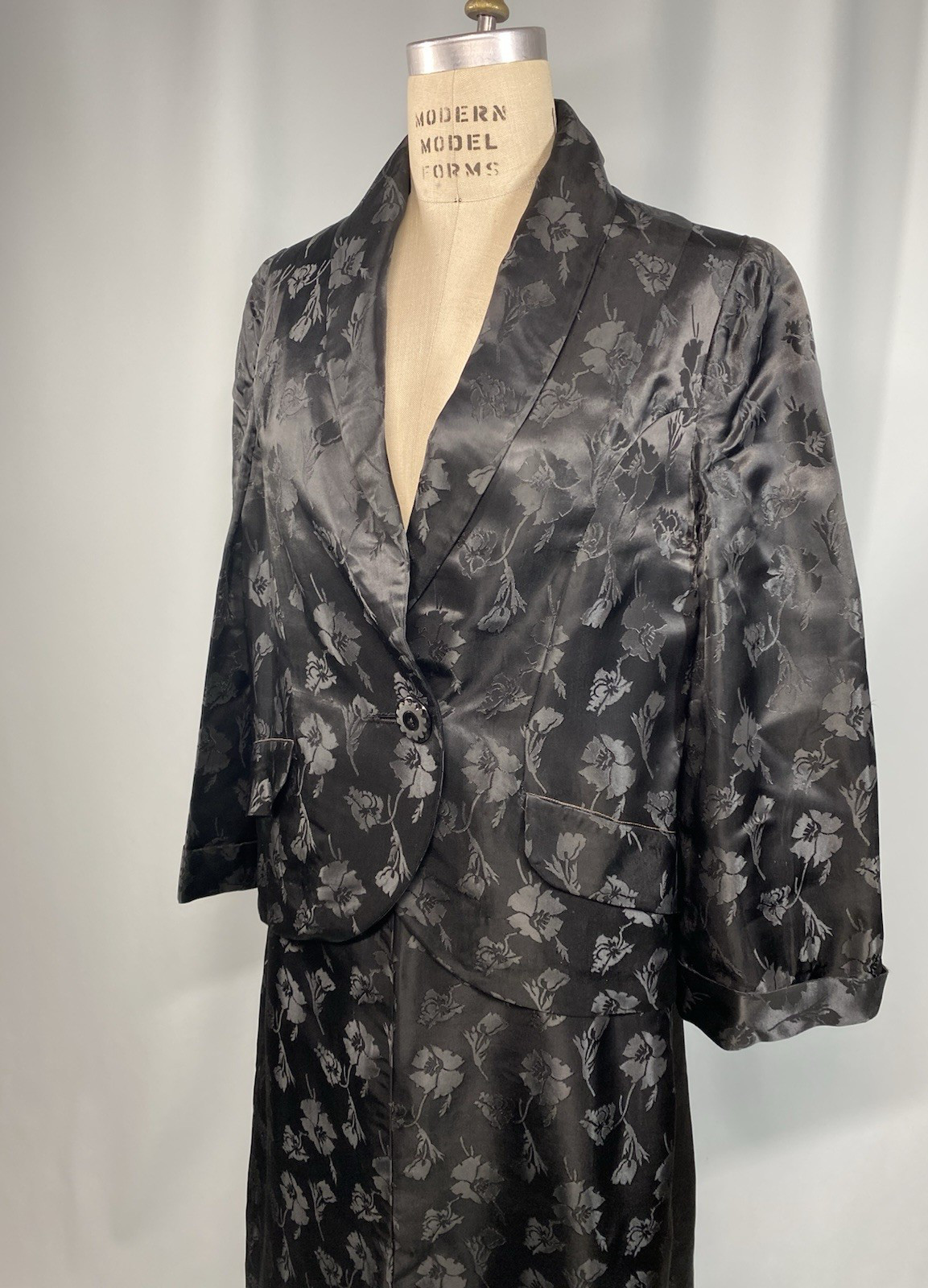 Vintage Skirt Suit SIZE LARGE black jacquard tailored classic 50s 60s goth