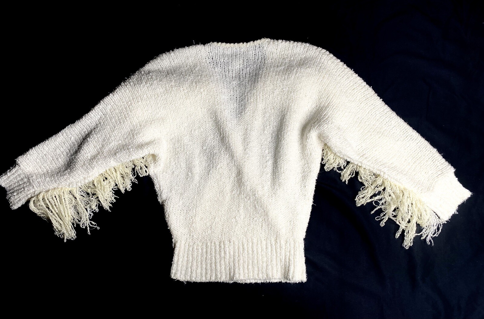 SIDE EFFECTS Hand Crocheted Women’s Vntg Fringe Sweater Sz M Cream & White