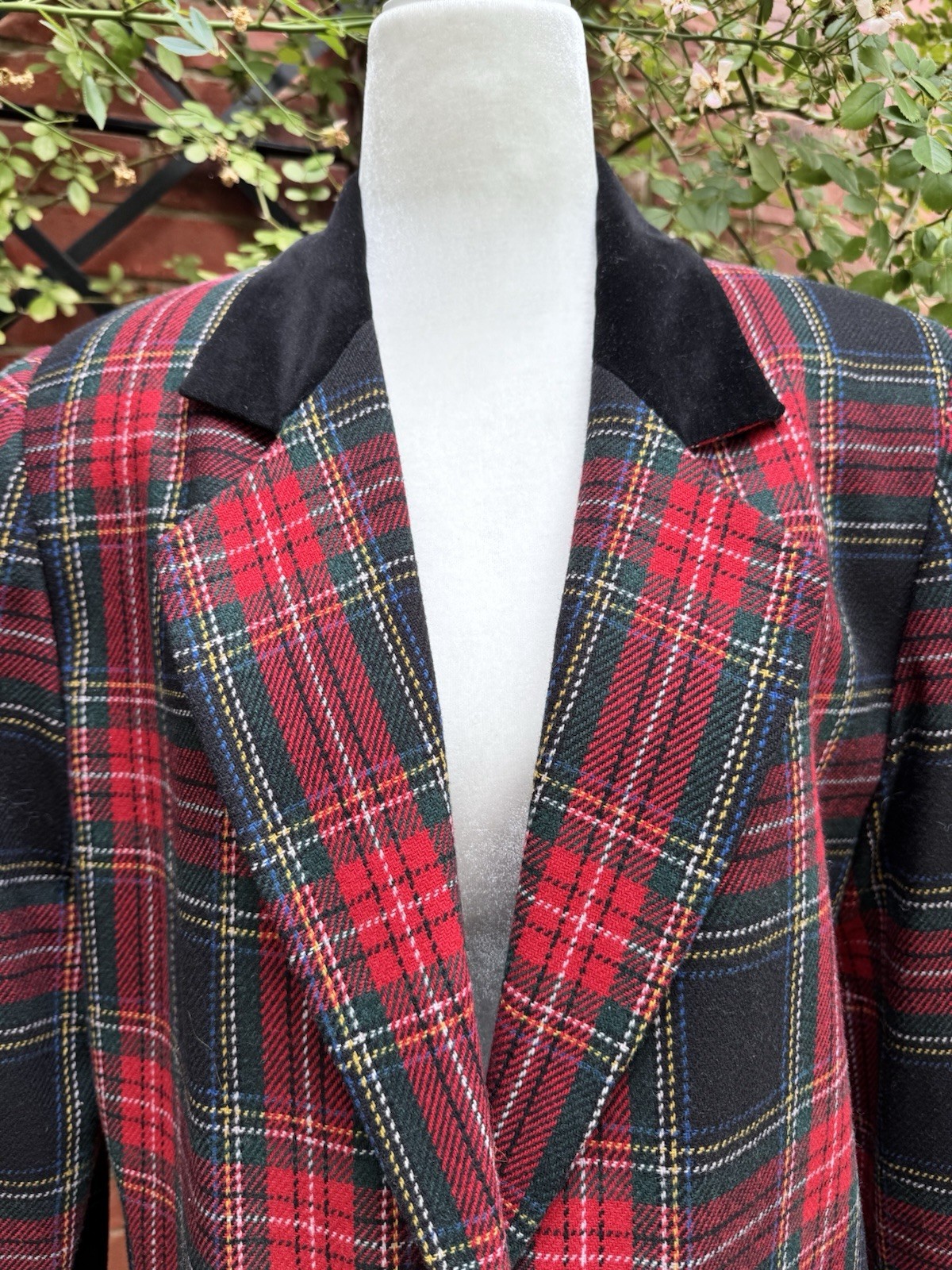 Festive Vintage 1980s Plaid Wool Blend Oversized Blazer W/ Velvet Collar 12P
