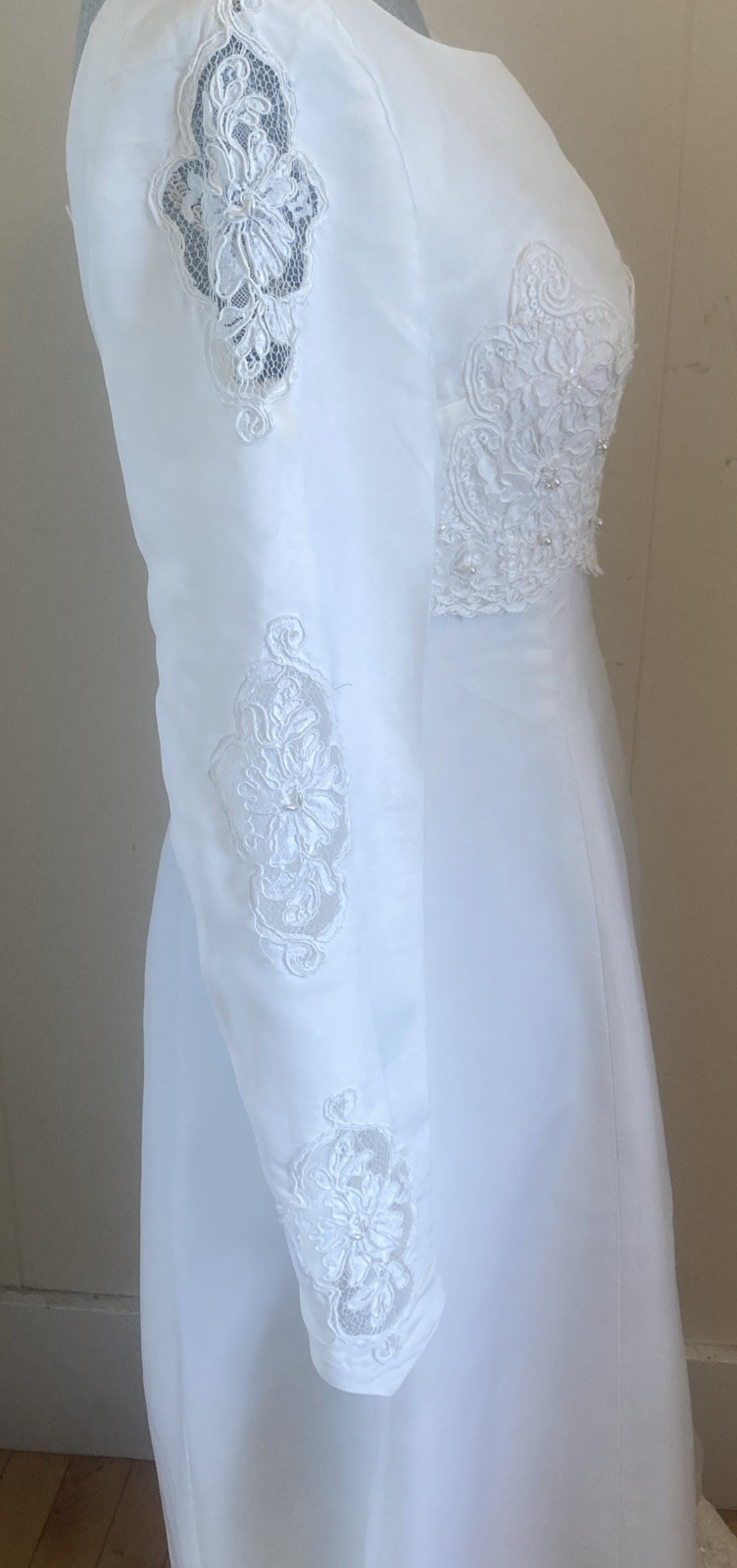Vintage Custom Handmade Wedding Dress w/ Train & Veil – 1960s