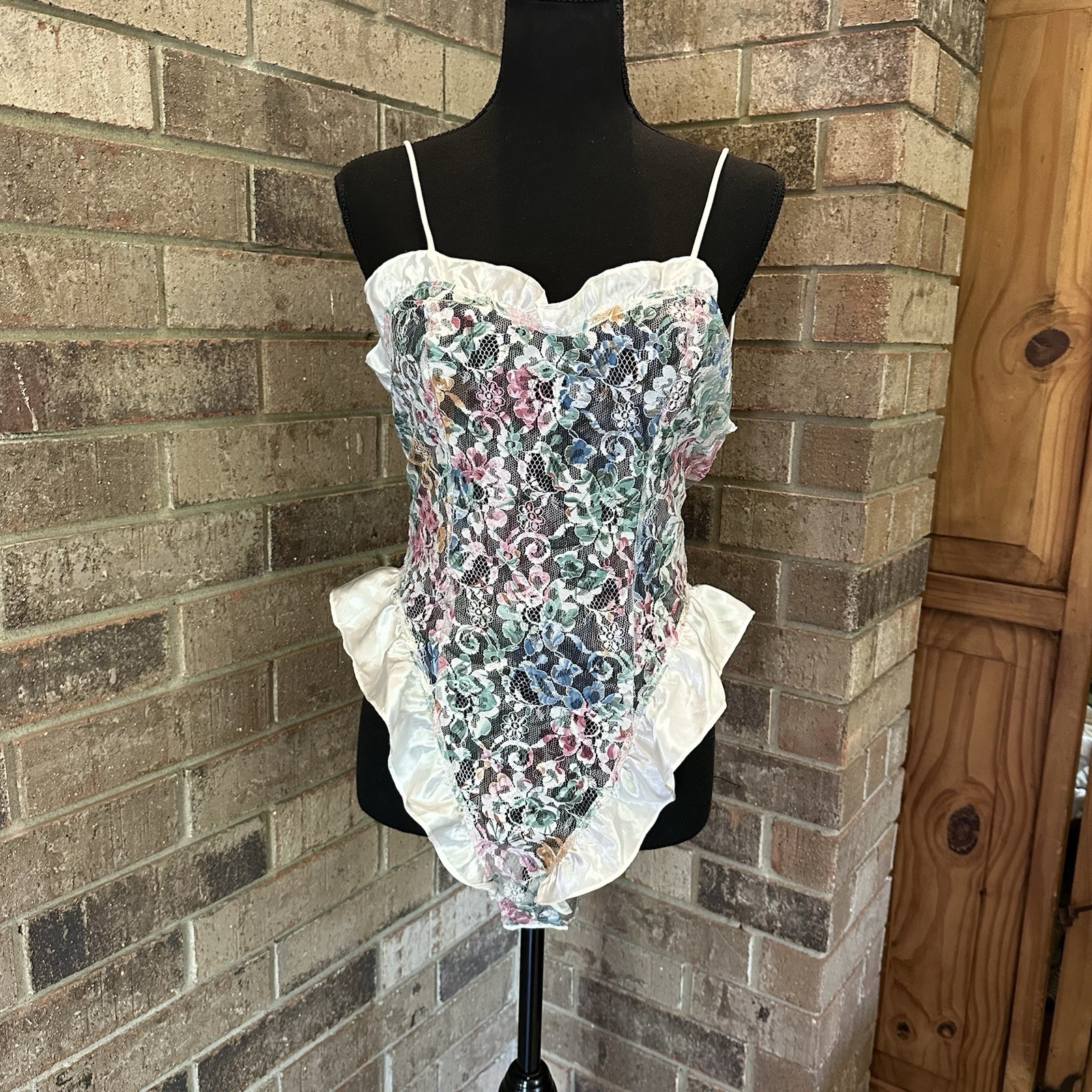 80s VTG Victoria’s Secret Gold Label Floral Lace Teddy Bodysuit Ruffle Size L