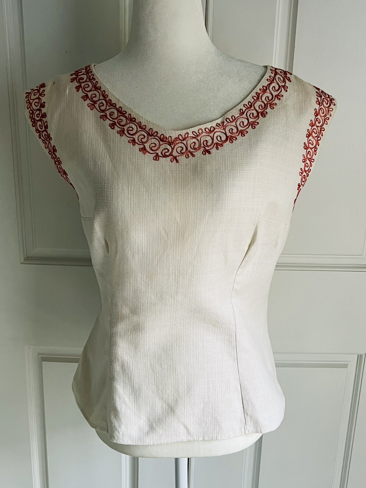Vintage 1950’s White Linen Sleeveless Blouse Shell Embroidered Neckline M