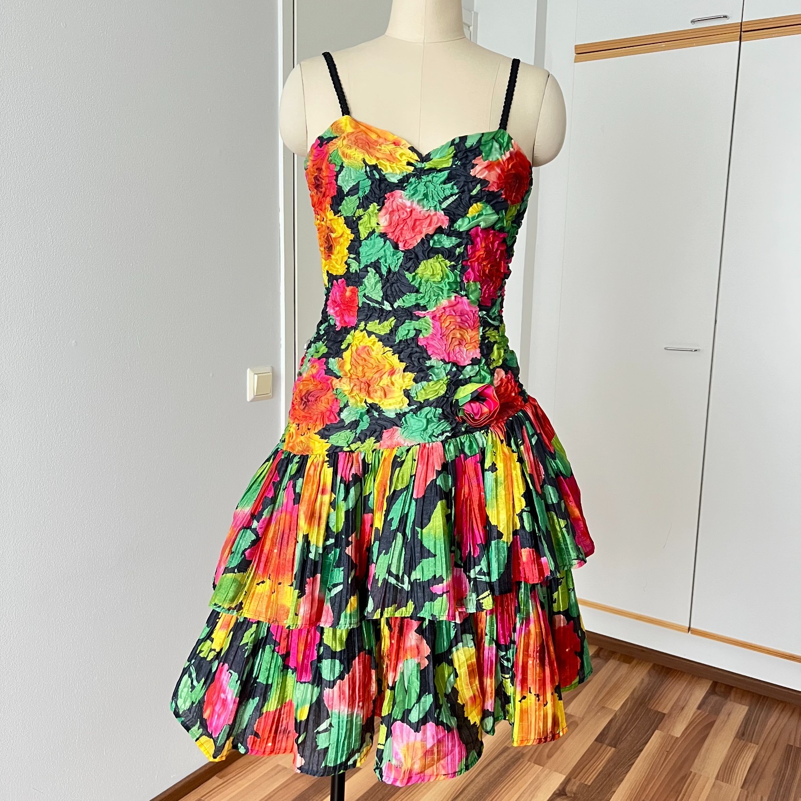 1980s Floral Taffeta Cocktail Party Dress Tiered Spaghetti Straps Prom Evening