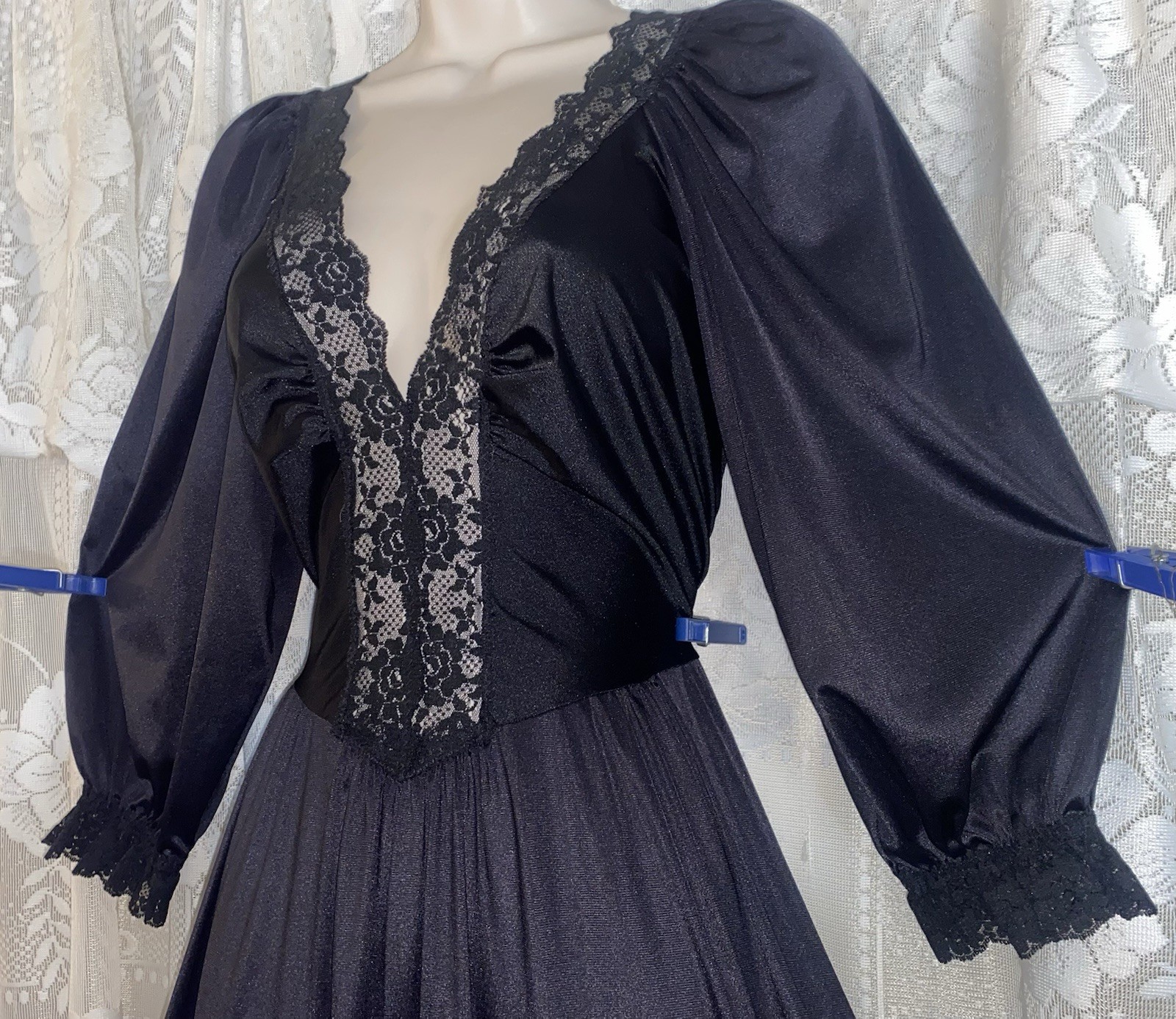 VTG 1X TALL 59″ Black Lady Cameo Nylon Nightgown w Princess Sleeves Olga esque