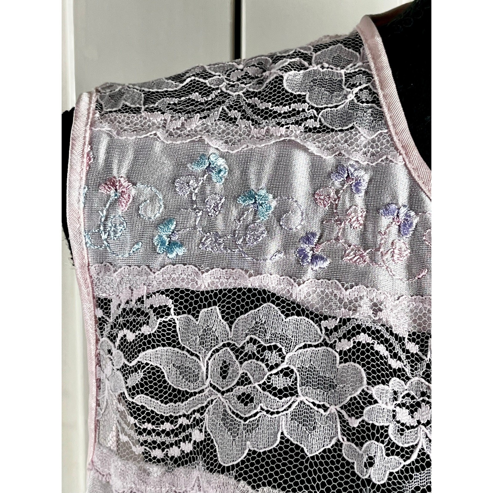Vintage Stardust Pink Nylon Lace Floral Embroidered Nightgown Sz M Romantic USA