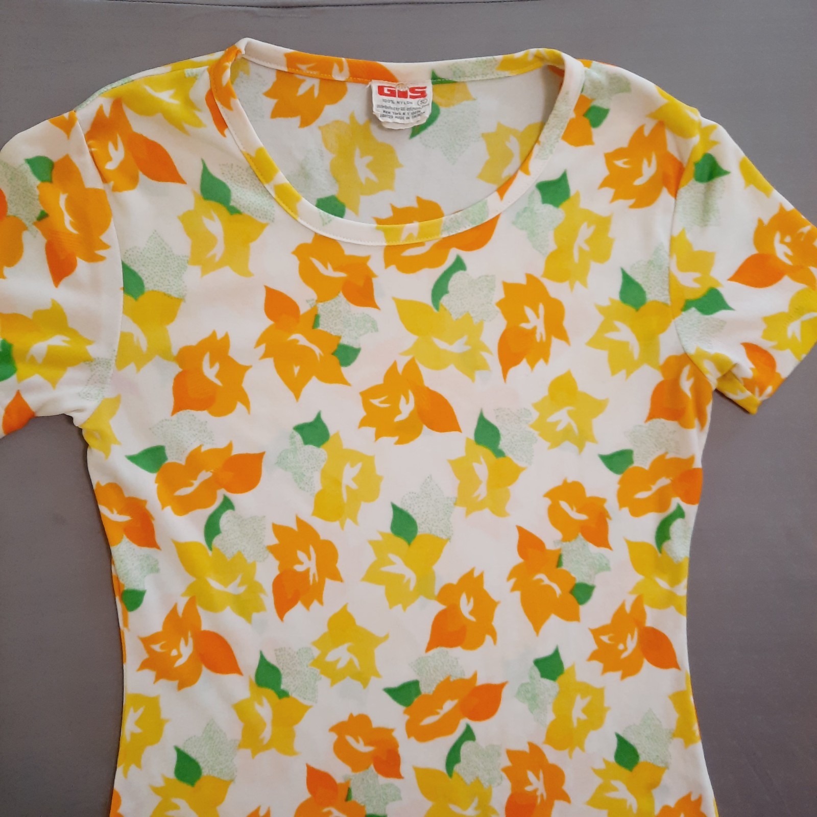 Vintage 70’s GIS Nylon Crew Neck T-Shirt Flower Power Mod Print Groovy Small