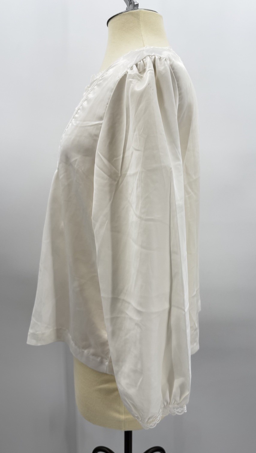Vintage Barbizon Lounge Wear White Bed Jacket Medium Satin Floral Embroidered