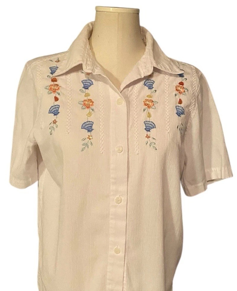 VINTAGE COTTAGECORE DELICATE EMBROIDERED SHIRT FLORAL FANS EMBROIDERED 8 MEDIUM