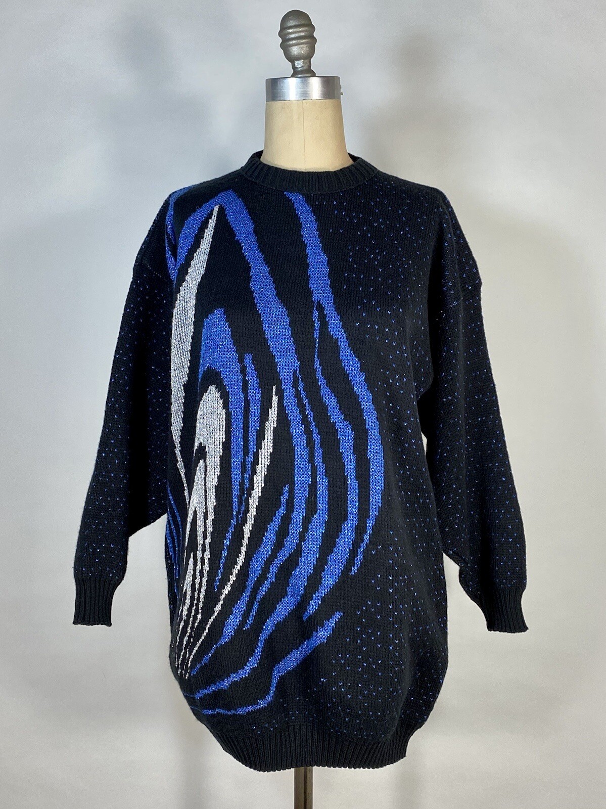 Vintage 1980’s to 1990’s subtle sparkle Blk, blue & silver metallic sweater L/XL