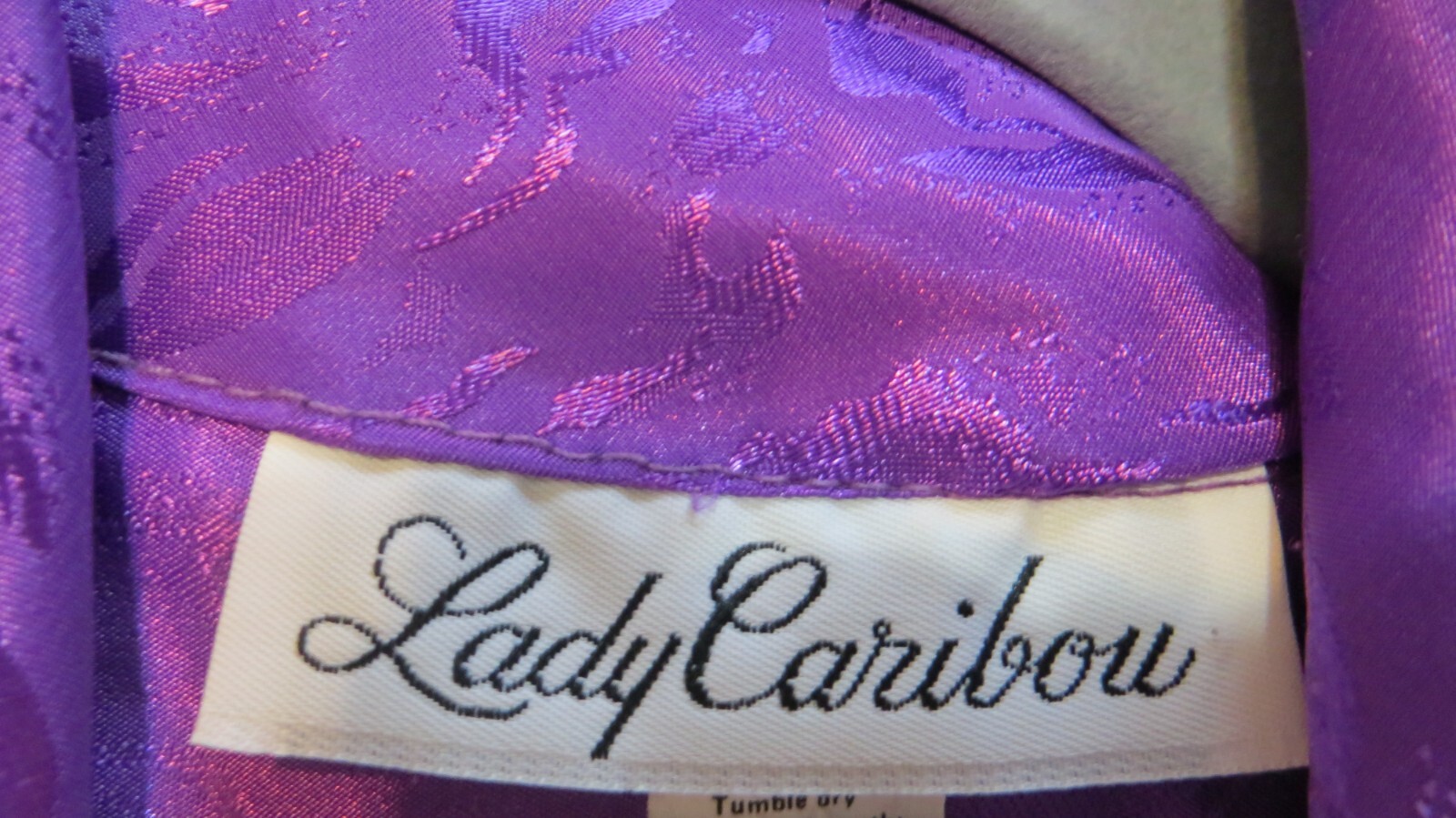 Vintage Lady Caribou Blouse Shirt Women Size 40 XL Button Up Shiny Purple Floral