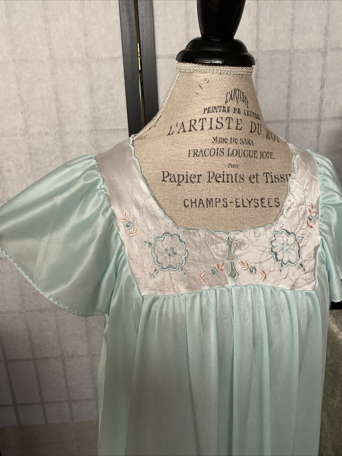 VTG 60/70s Wom Estim L/XL 46” Bust Embroider Satin Bodice Nylon Pastel Gown