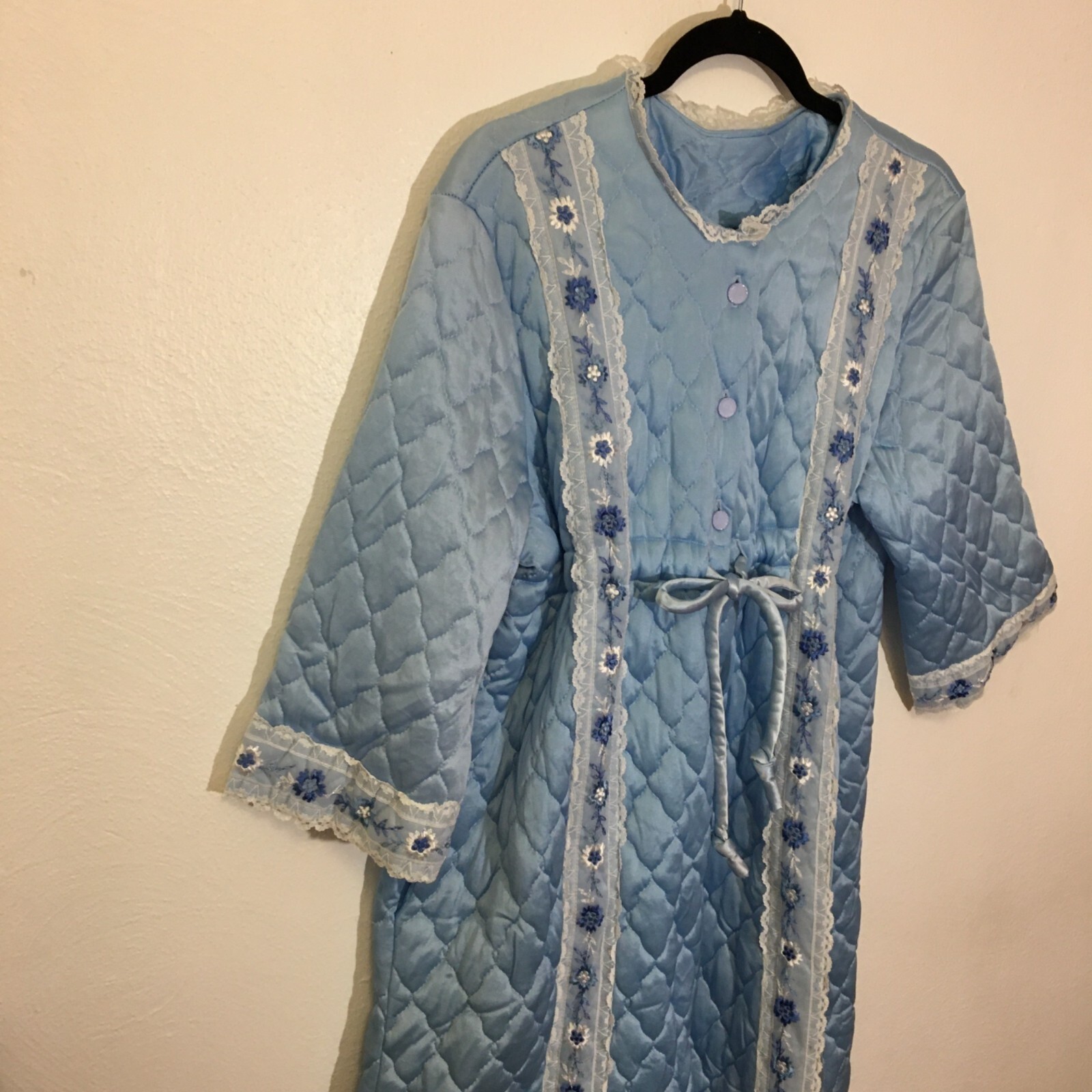 Vintage 60s 70s Light Quilted Long Robe Grannycore Coastal Grandma Lingerie (9)