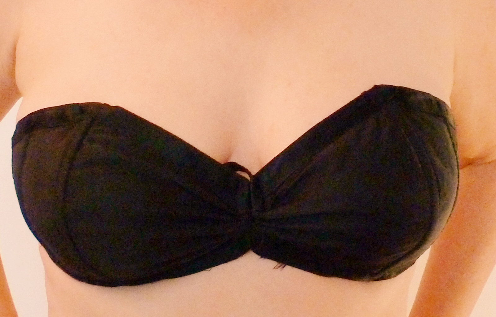 1940s DEALA BLACK SATINY NYLON BONED UNIQUE TIE CENTER GORE STRAPLESS BRA 38B GC